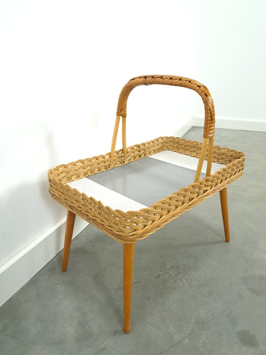 Rotan Dienblad Op Poten Met Grijs Formica image 2