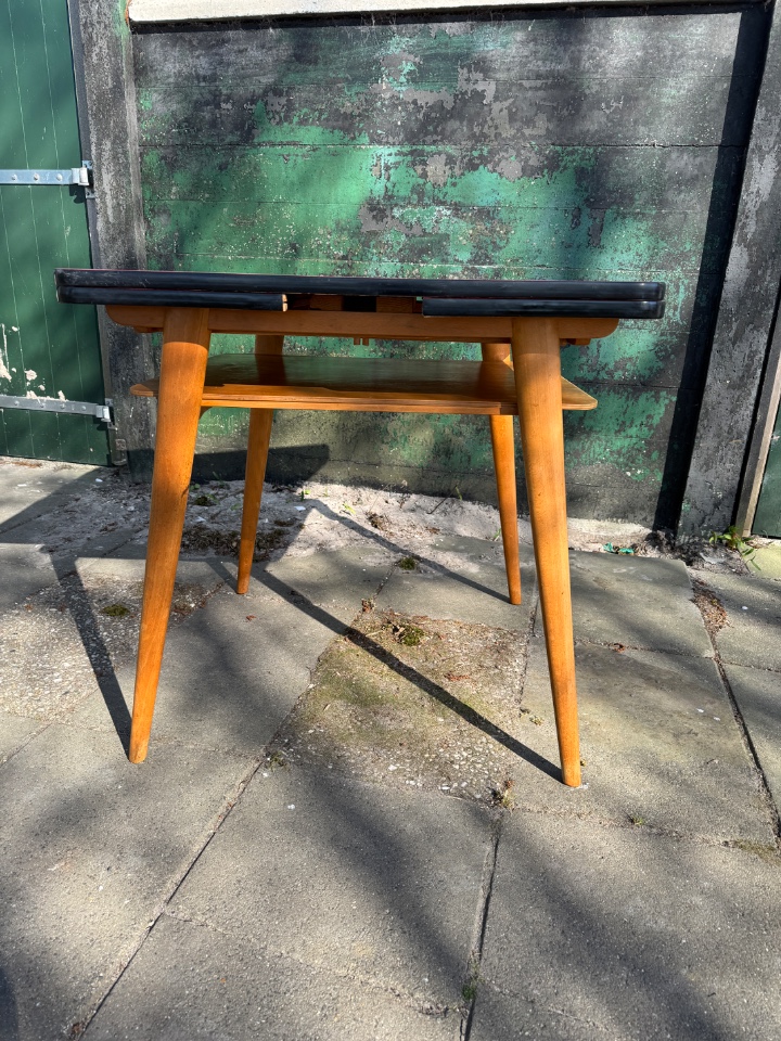 Eettafel Met Rood Formica Blad image 4
