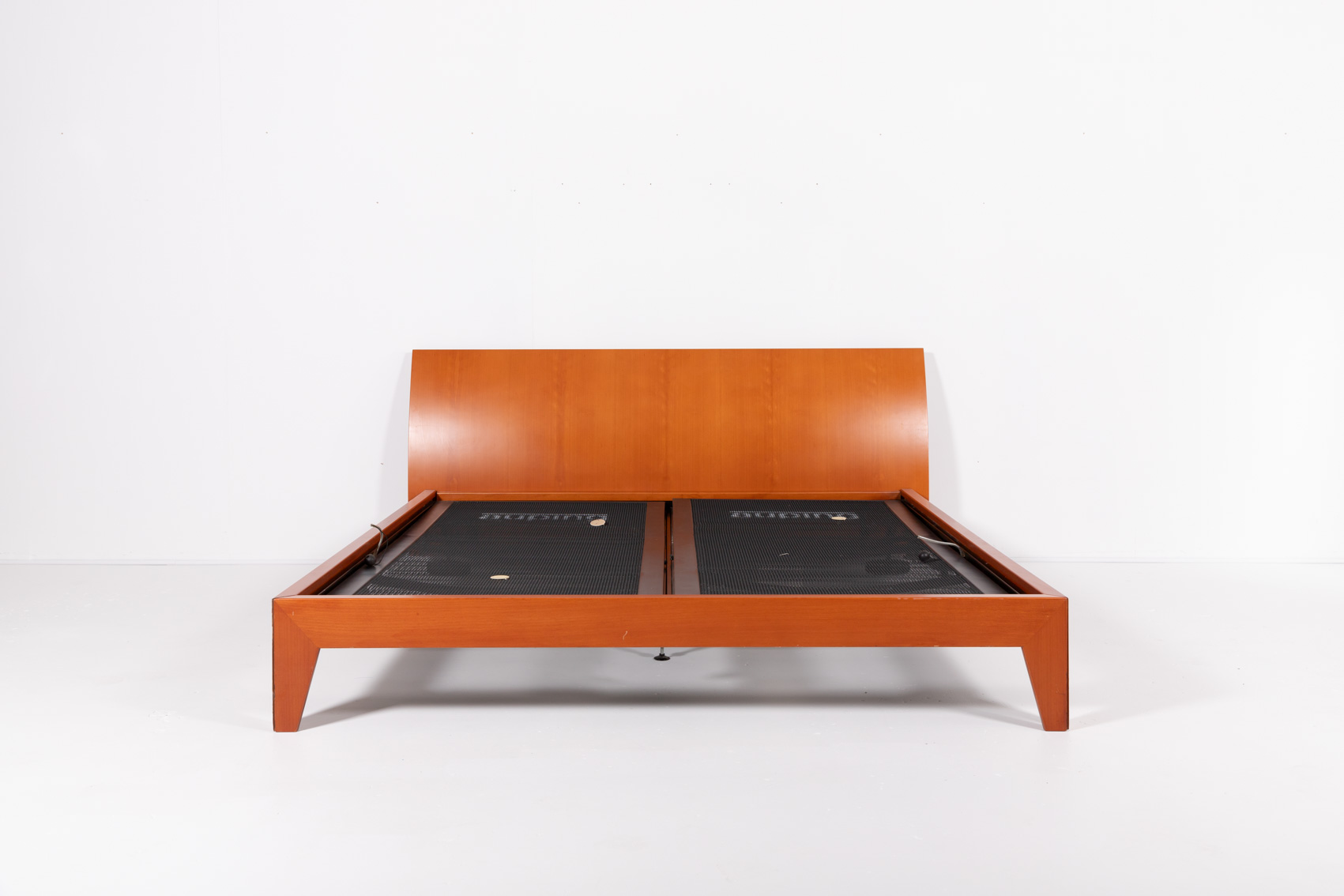 Hannes Wettstein ‘Juno’ Bed Frame By Cassina image 8