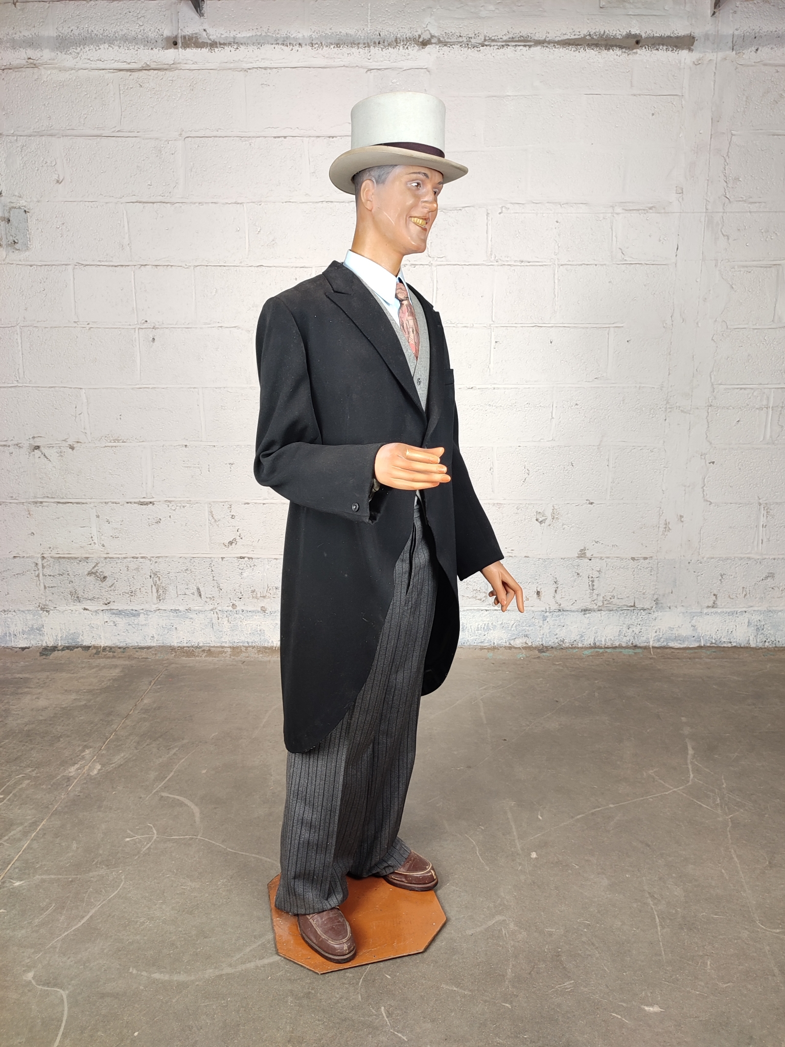 Levensechte Oude Mannequin Frans Reper image 7