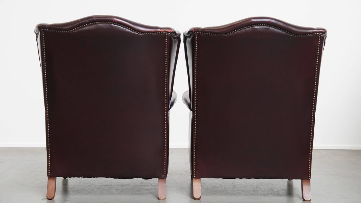 Set Van 2 Mooie En Comfortabele Bordeauxrode Rundleren Oorfauteuils In Engelse Stijl image 3