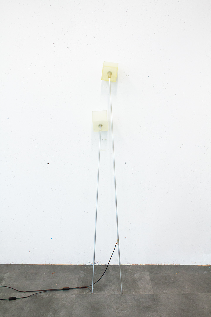 Set Van 2 ‘lazy’ Goods Leunlampen Door Chris Slutter image 2