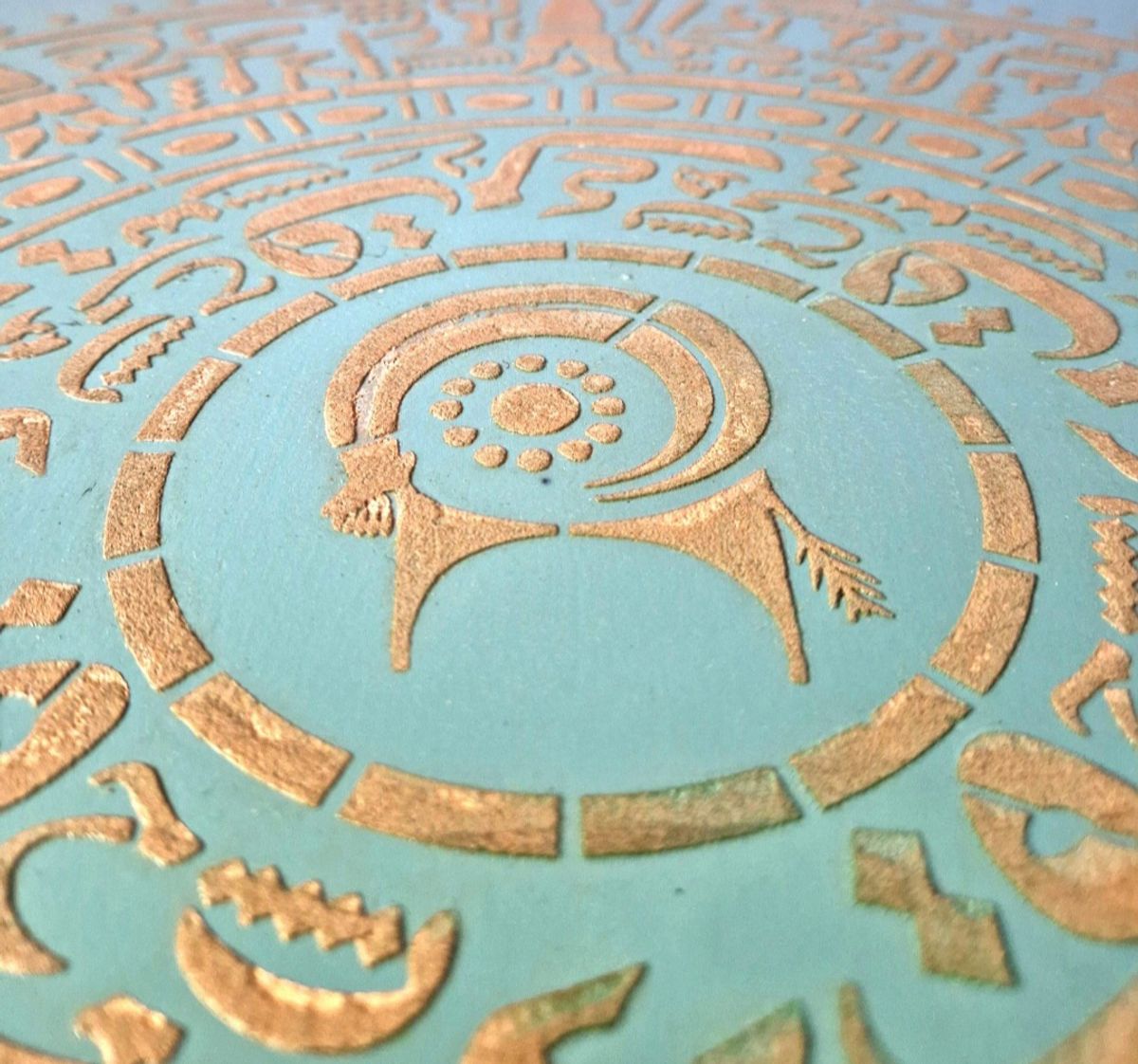 Salontafel In Turquoise Met Goud Patronen image 5