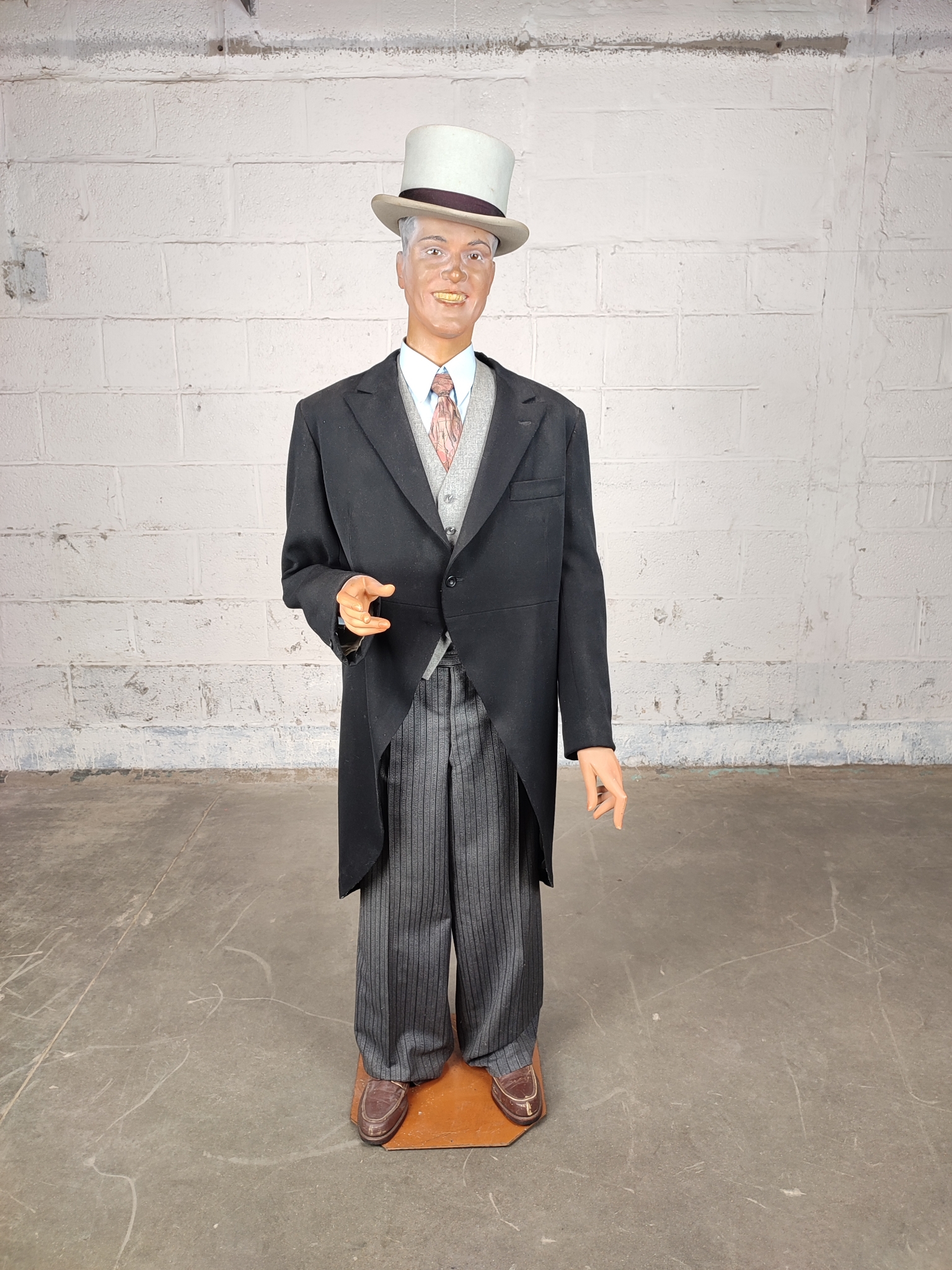 Levensechte Oude Mannequin Frans Reper image 2