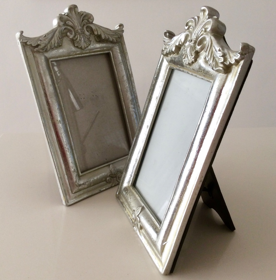 2x Mooie Zilverkleurige Brocante , Barokstijl Houten Lijsten Met Glas image 3