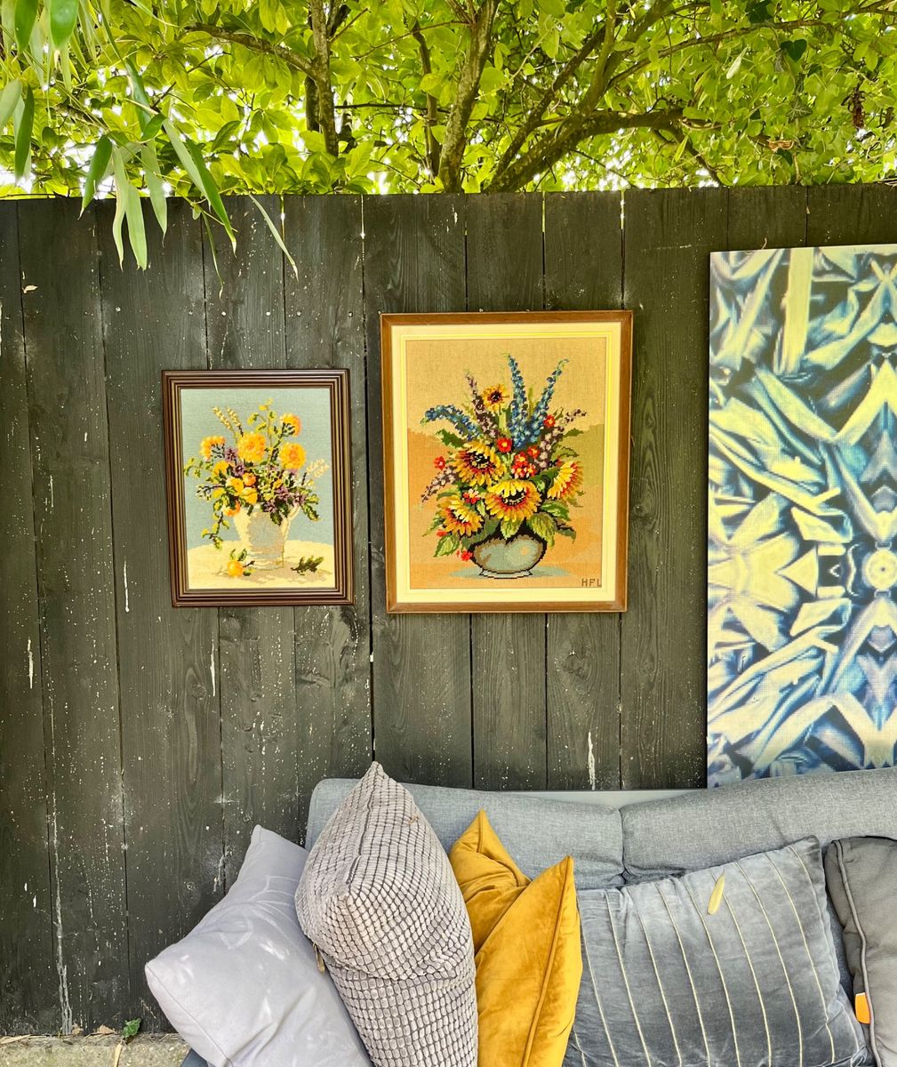 Borduurwerk, Bloemstuk Met O.a. Zonnebloem En Ridderspoor. image 10