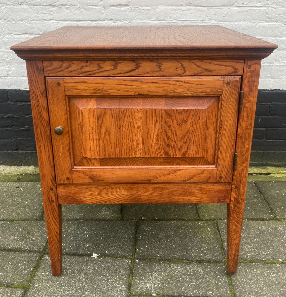 Eiken Bijzettafel - 1 Deurs Kastje 69 Cm Hoog, 62 Cm Breed image 6