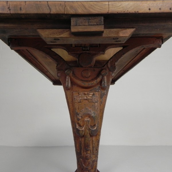 Art Deco Bistrotafel Met Eiken Blad Op Gietijzeren Frame image 24