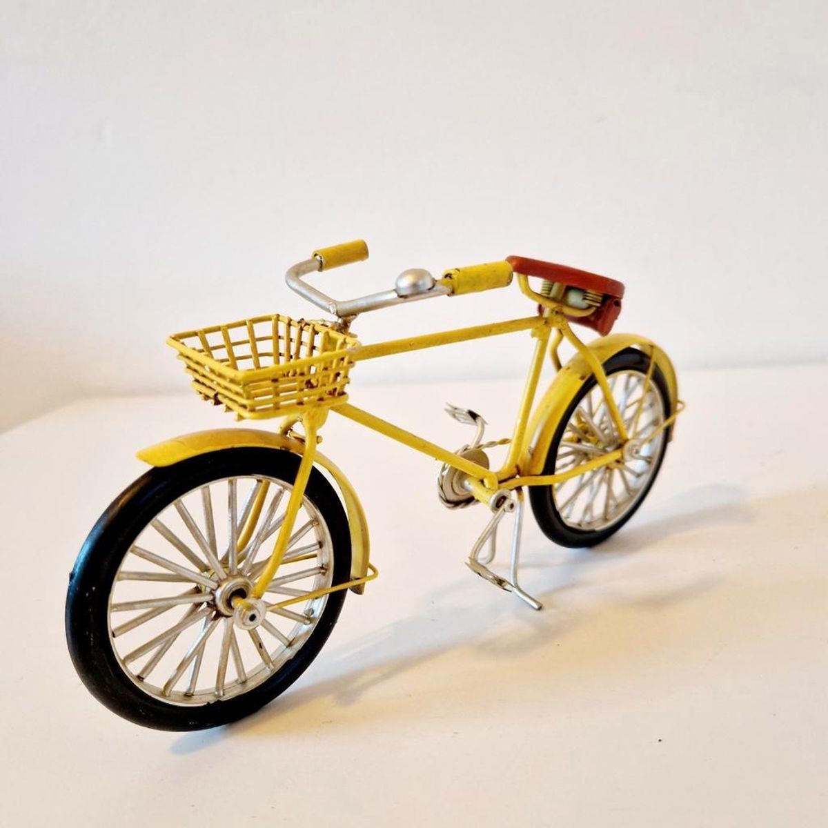 Miniatuur Fiets Beeldje Gele Fiets image 2