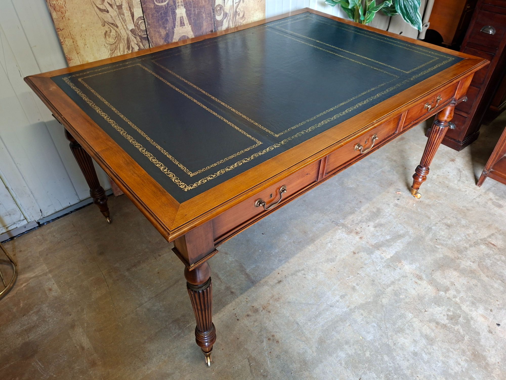 Klassieke Engelse Schrijftafel, Partnerdesk, Dubbelzijdig Lichte Leeftijdsgebonden Gebruikssporen, Afm. 160x90cm En 80cm Hoog. image 4