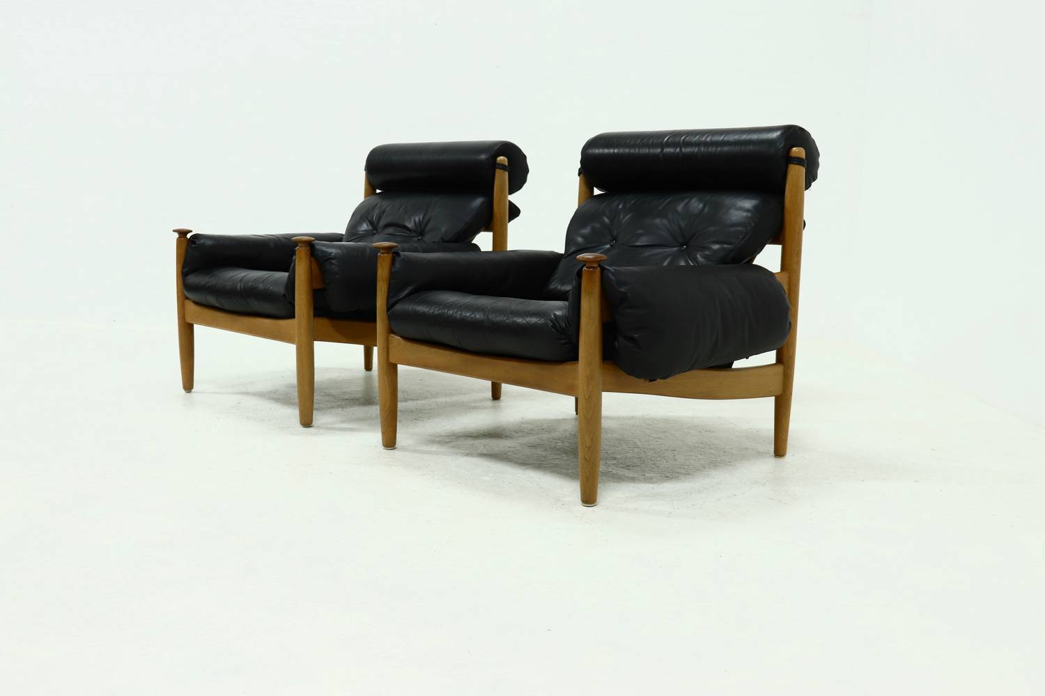 Pair Of Scandinavian Lounge Chairs By Eric Merthen For Ire Möbler 1960s image 4