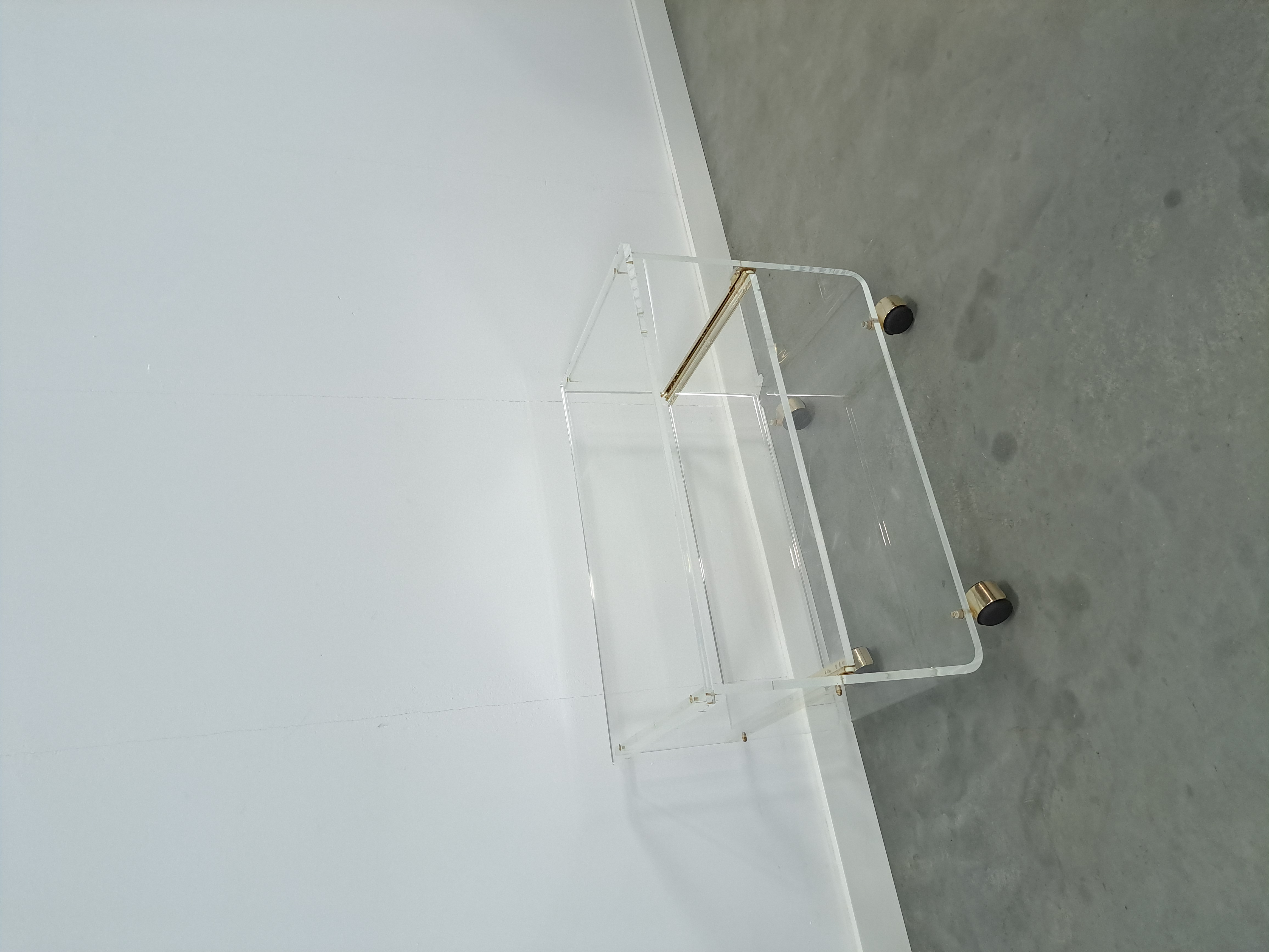Space Age Plexiglas Trolley Met Messing, Tv Meubel image 17