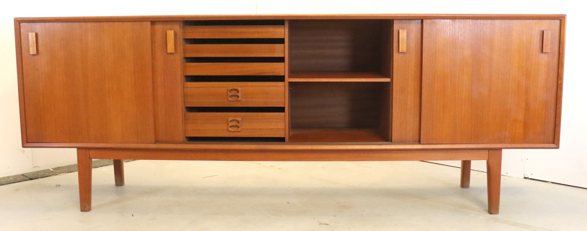 Vintage Deens Design Dressoir Sideboard Kast 'oksendrup' Midcentury image 9