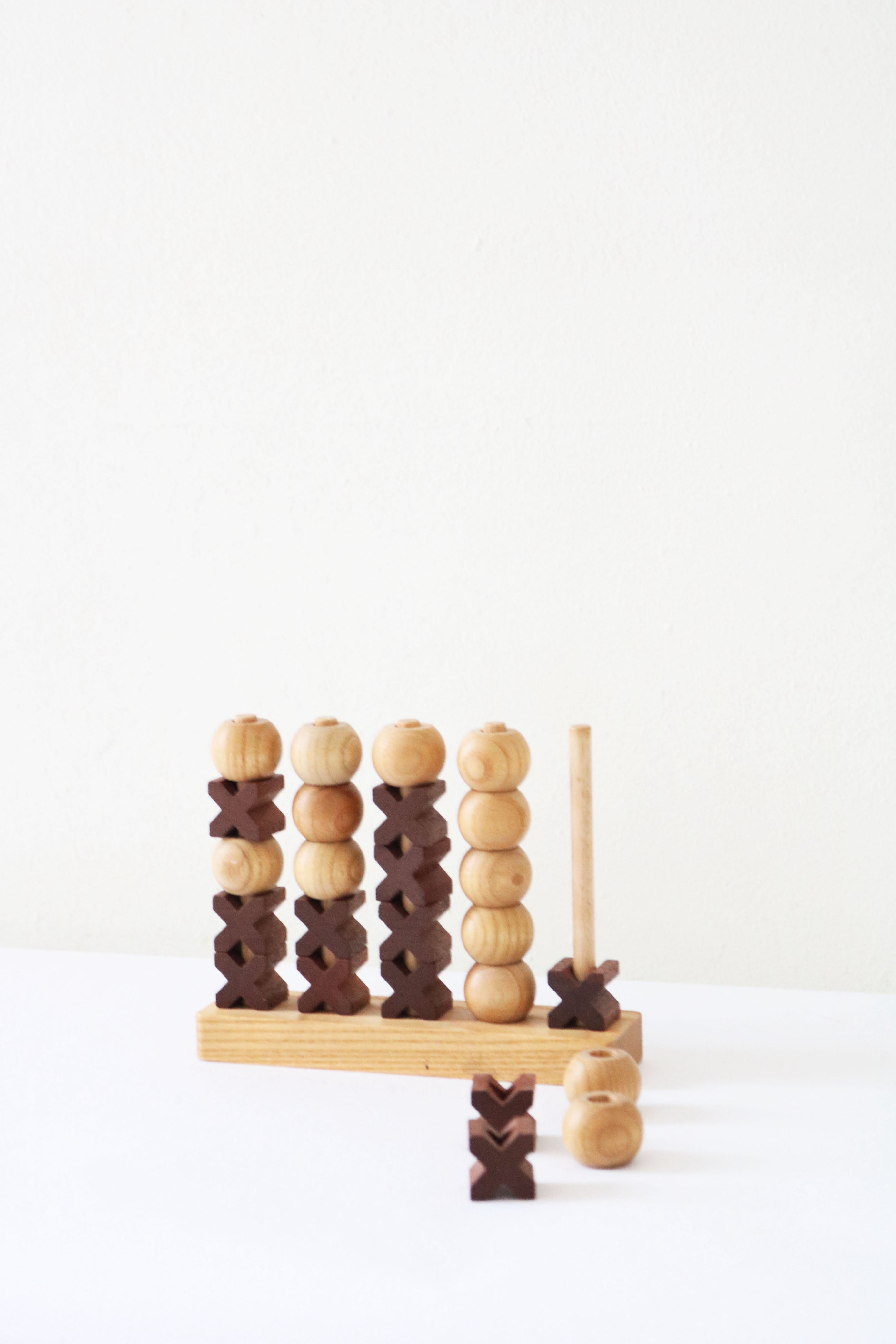 Jeu du tic tac toe en bois - pièces et plateau en bois