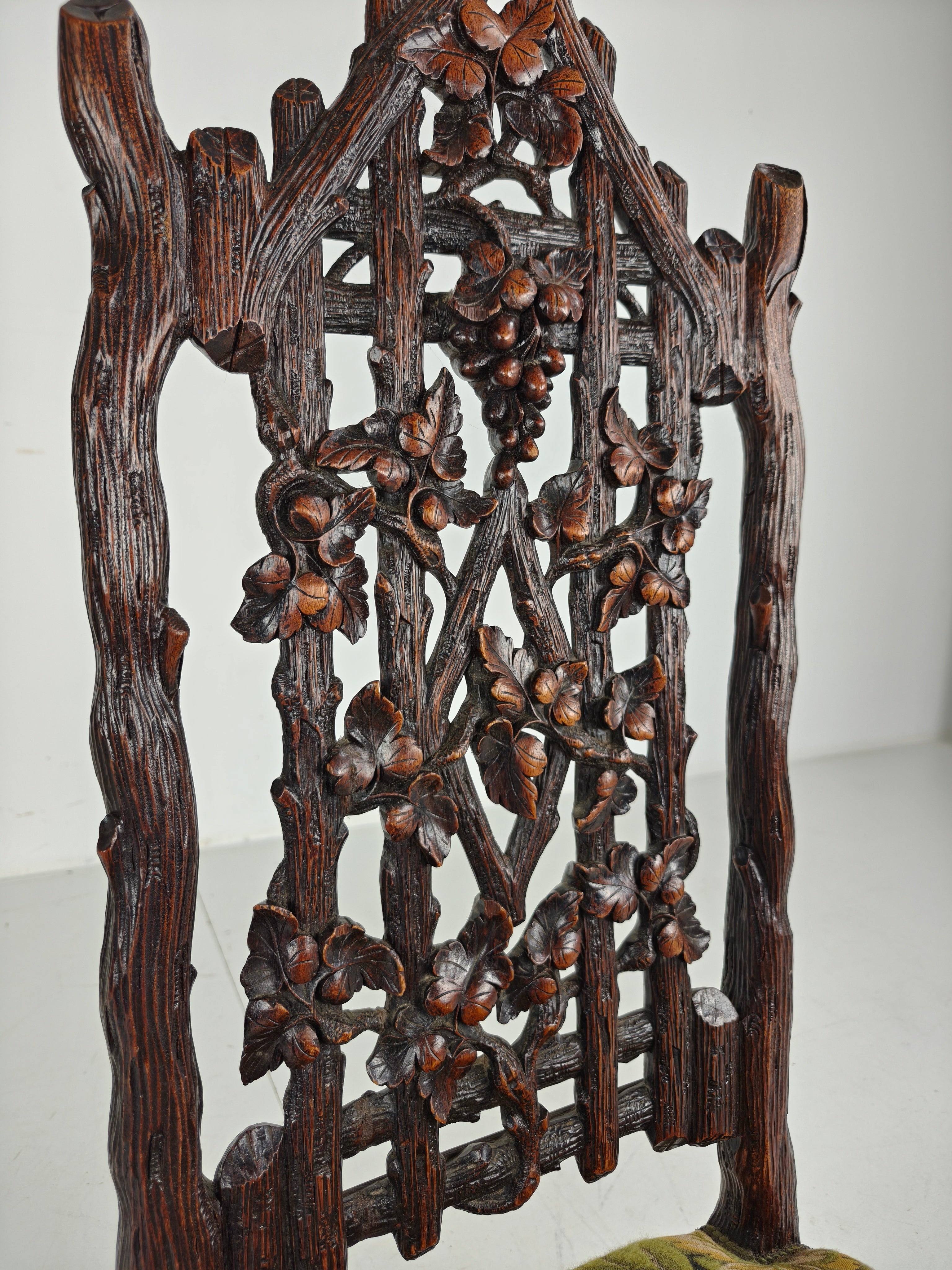 Prachtige 19e-eeuwse Black Forest Stoel – Uitzonderlijk Snijwerk image 5