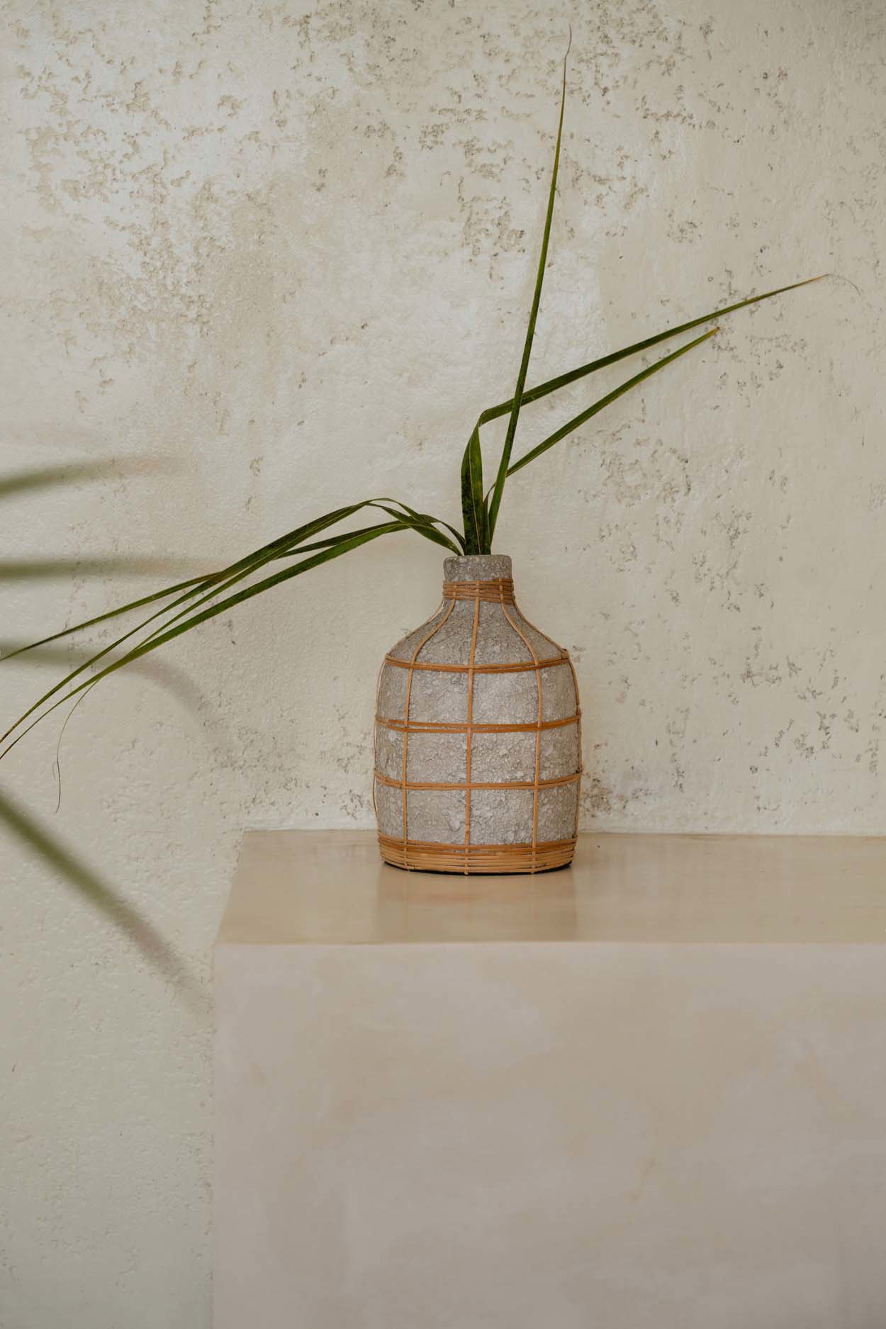Bazar Bizar | De Whoopy Vaas - Betongrijs Naturel - L image 6