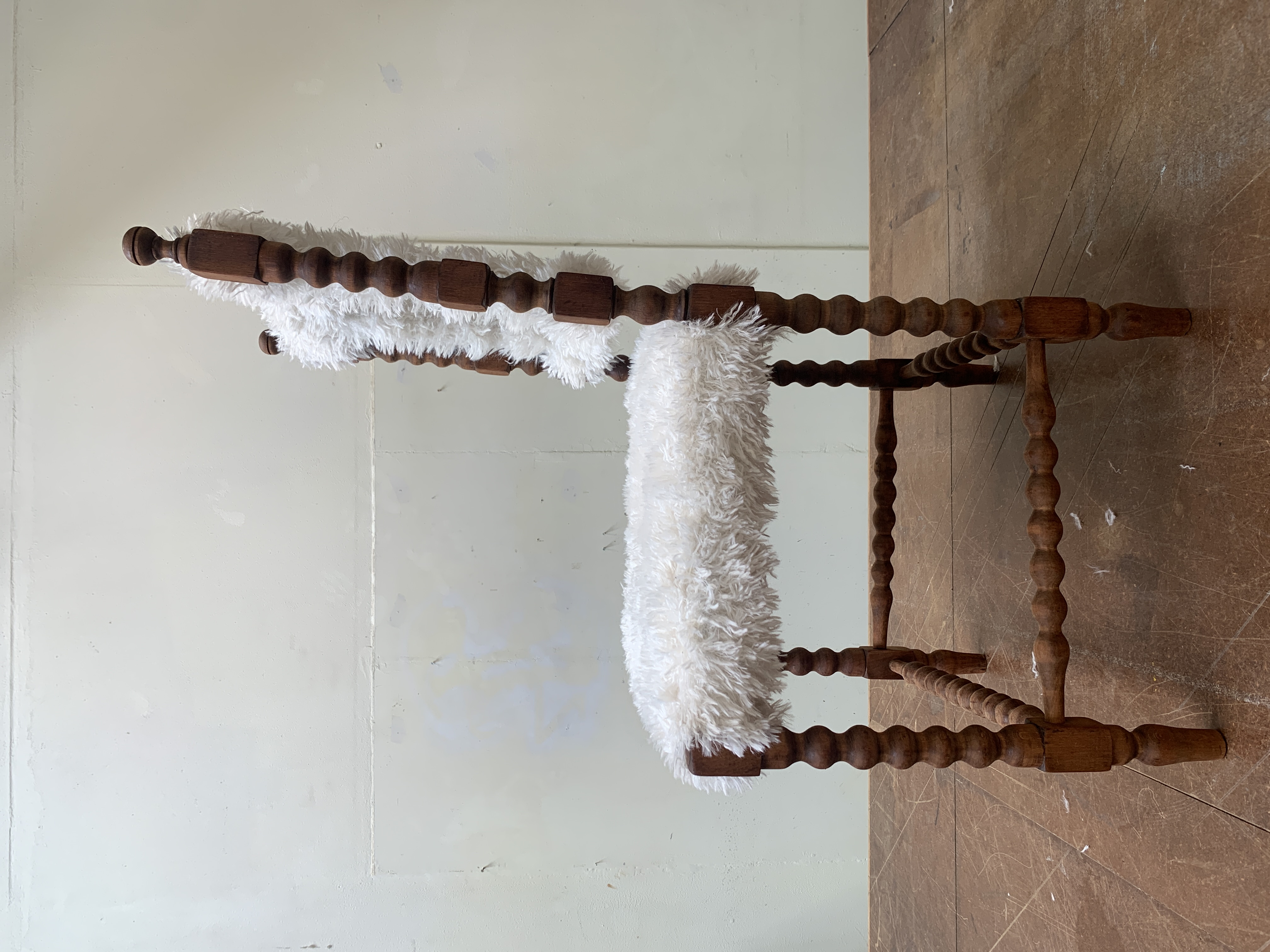 Antieke Houten Spijlenstoel Vs Speels Designobject image 11