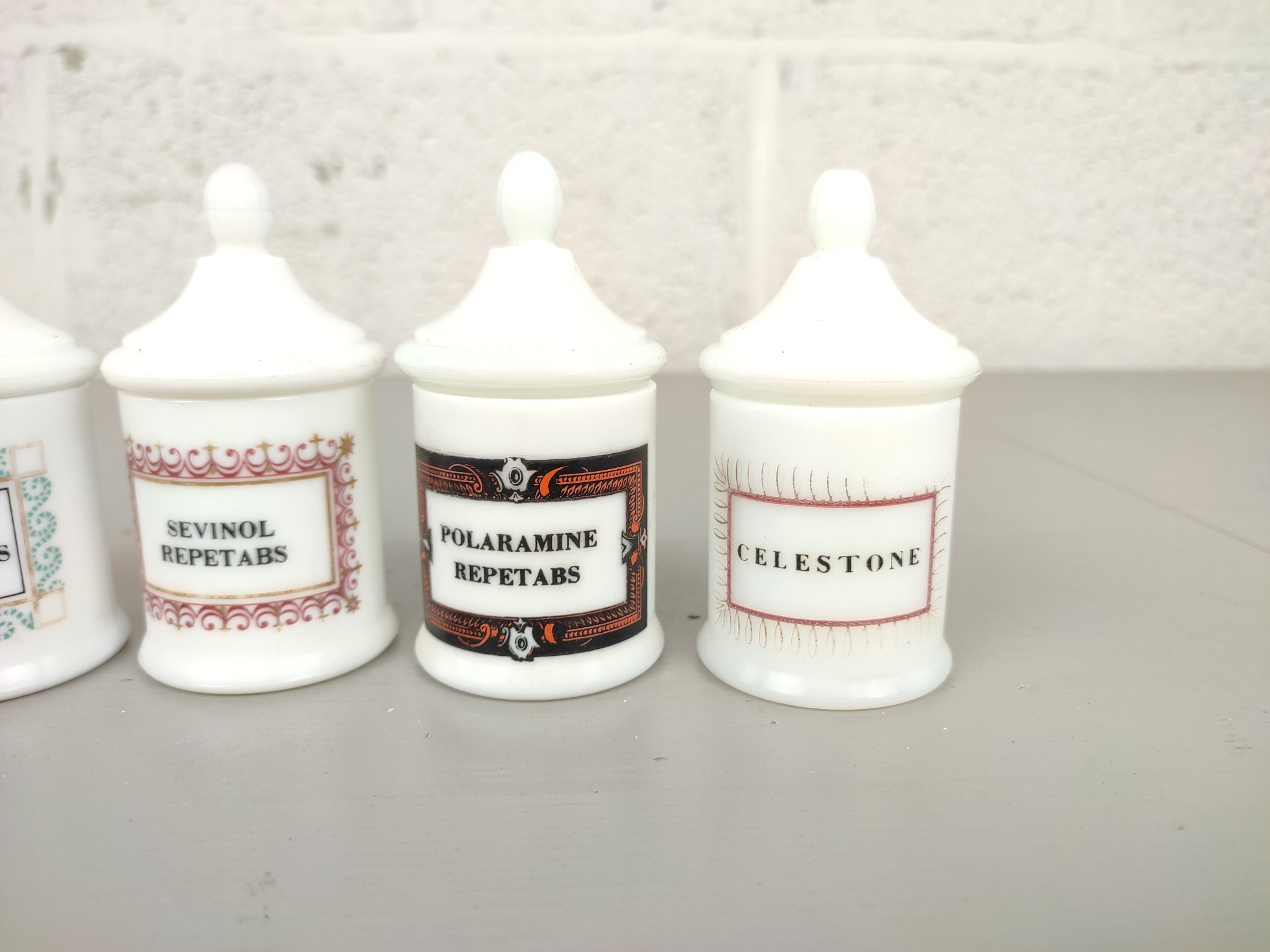 5 Opaline Apothekerspotjes image 6