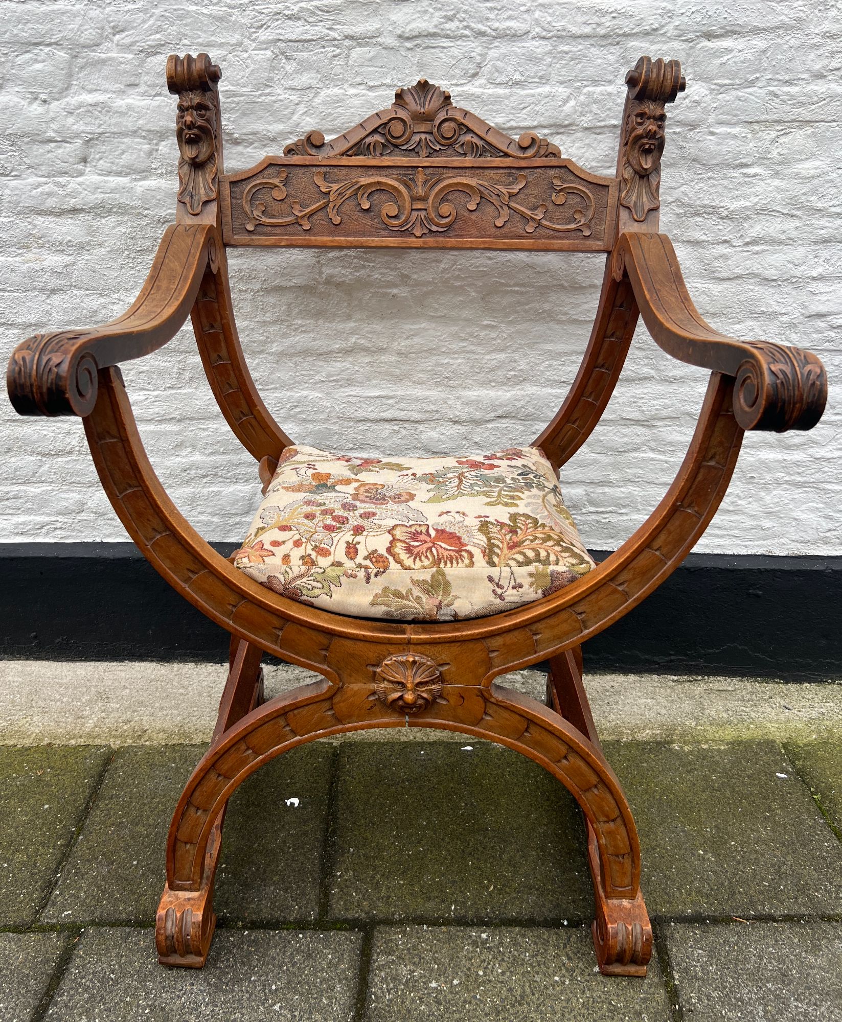 Antieke Stoel - Dagobertstoel Met Mooie Details En Kussentje image 3