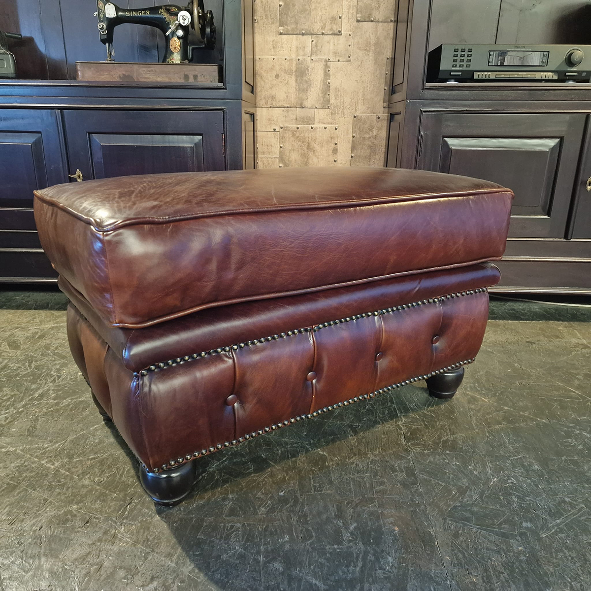 Chesterfield Ingleton Hocker - Cognac image 3
