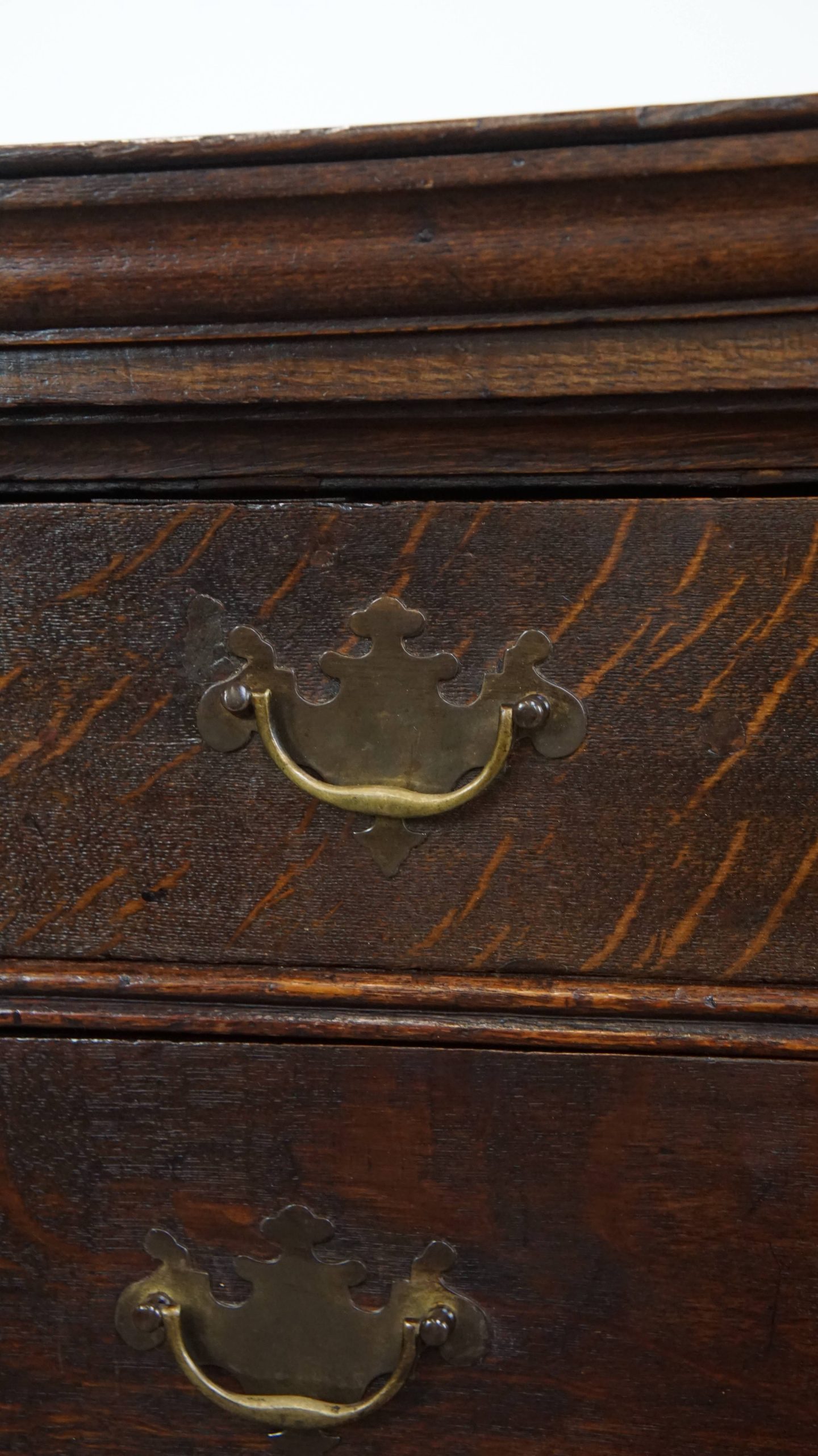 Elegante Vroeg 18e Eeuwse Antieke Engelse Ladekast/ Commode Gemaakt Van Eikenhout Met 5 Lades image 14