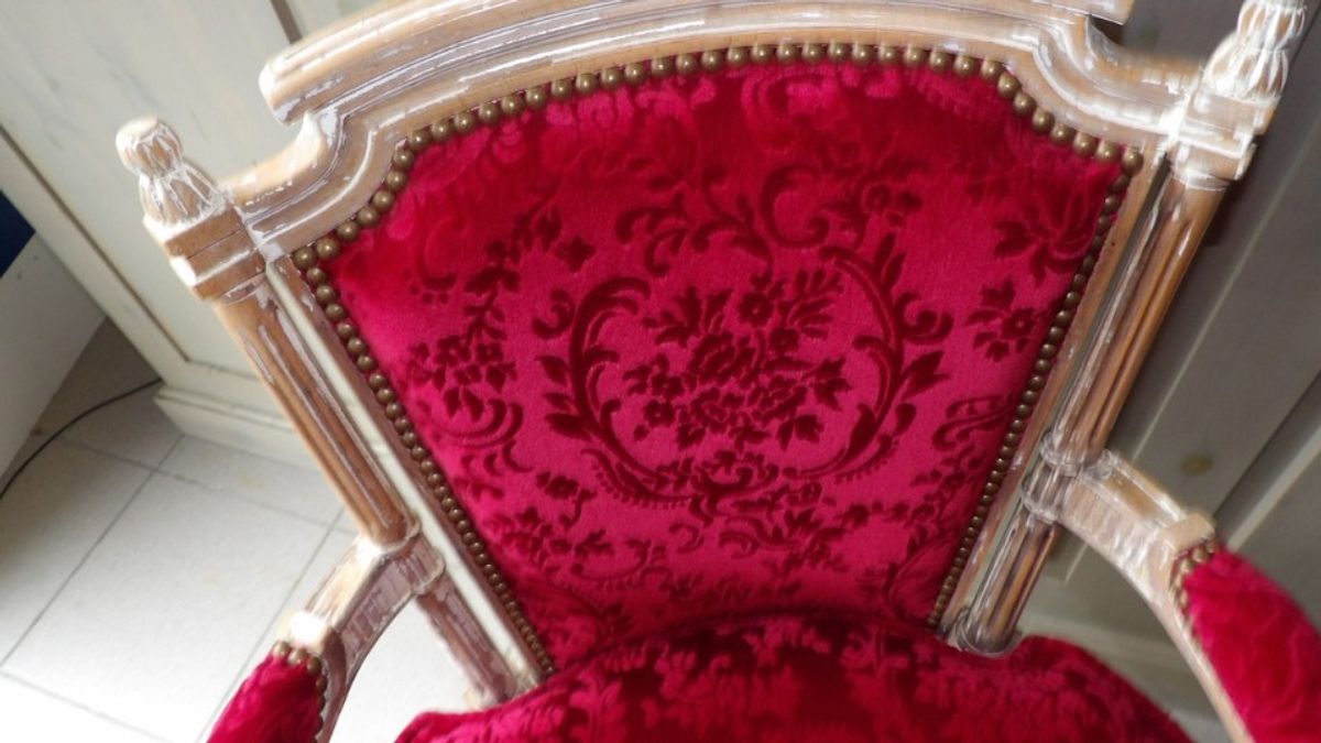 Paar Fijne Gesculpteerde Louis Xvi Periode Cabrioletfauteuils. image 8