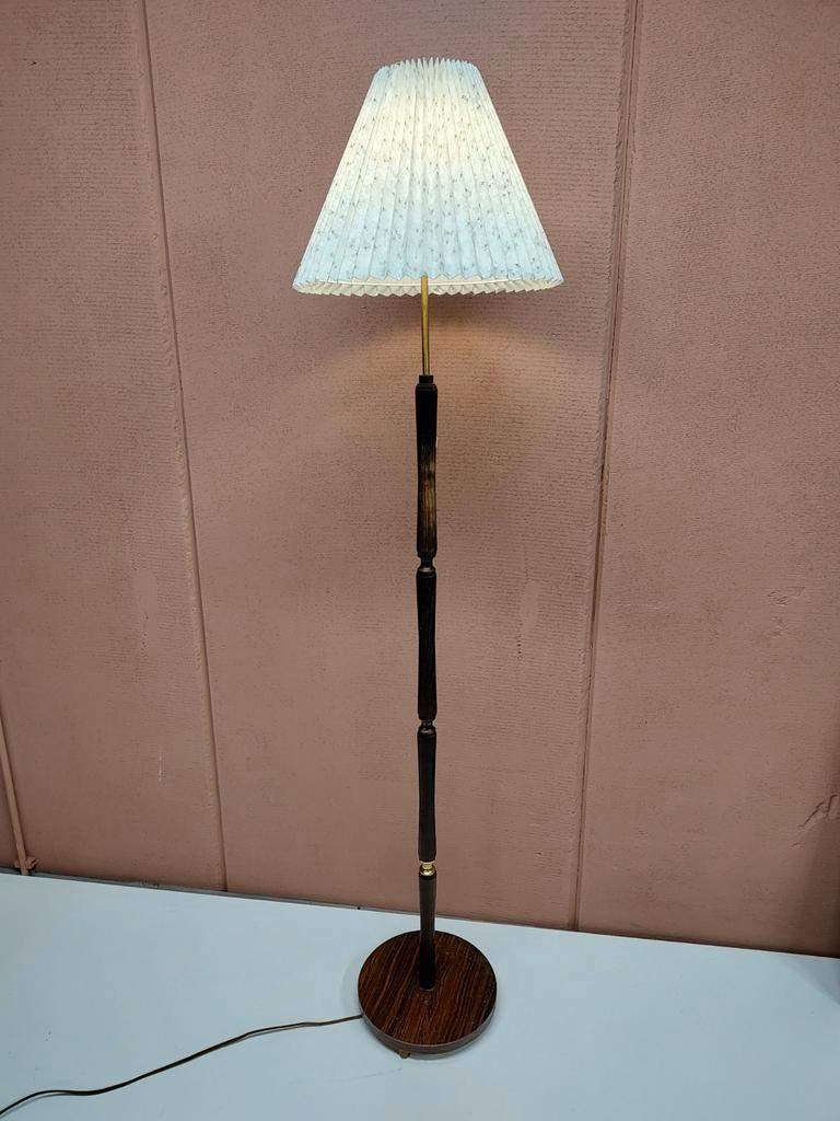 Elegante Staande Lamp Met Geplooide Kap image 14