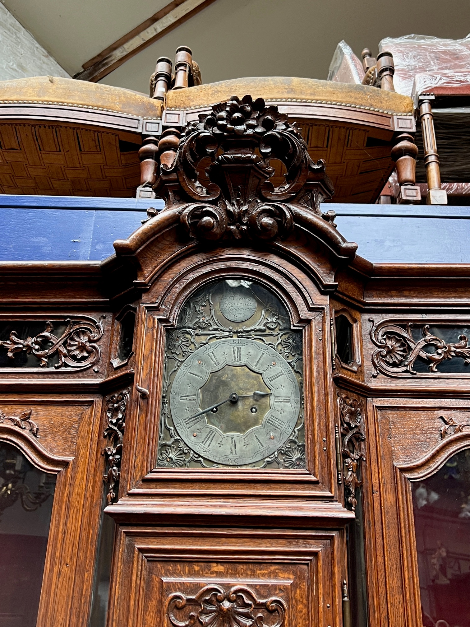 Antiek Rococo Buffet - Vitrinekast Met Ingebouwde Klok. image 3