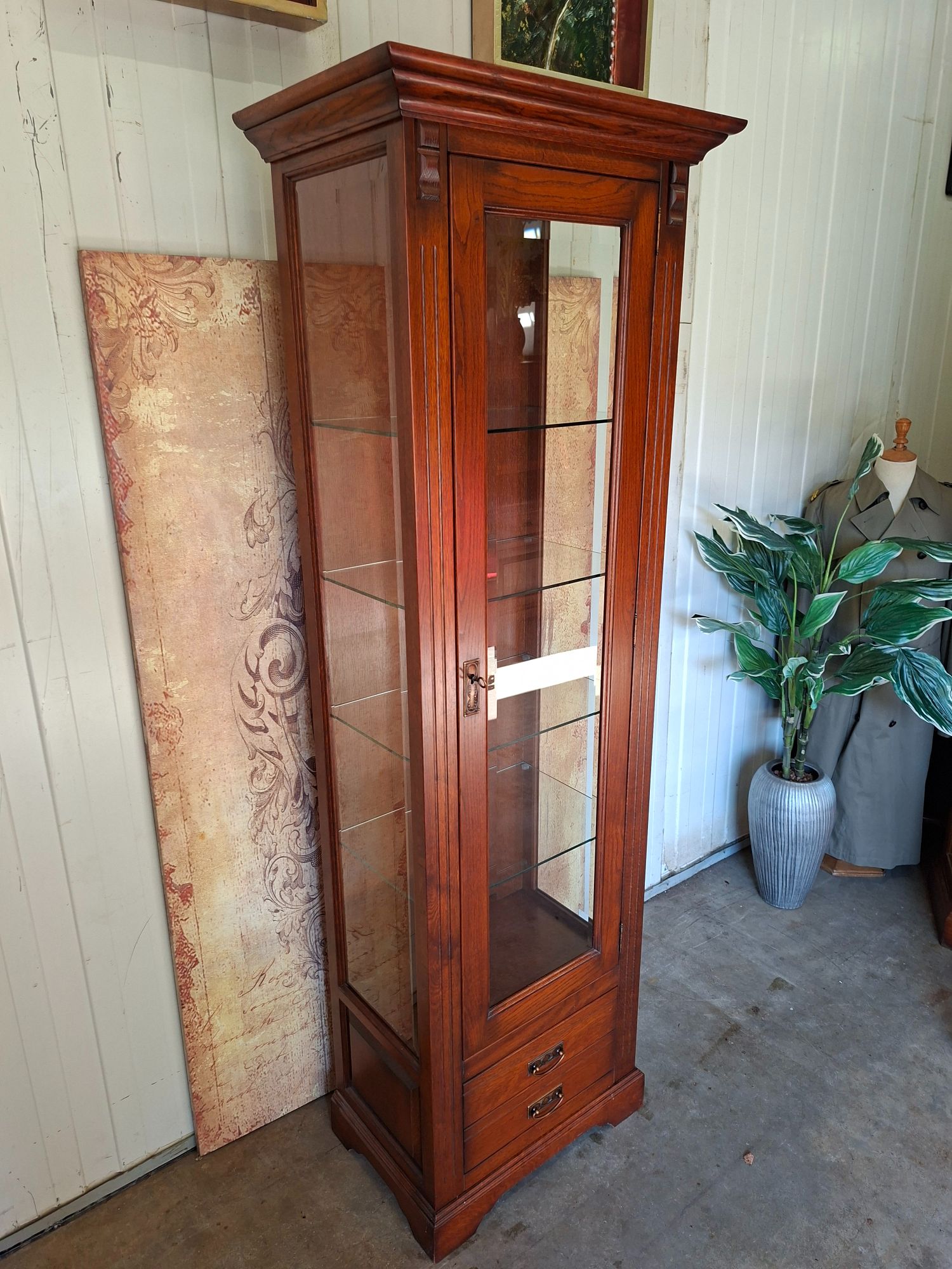 Klassieke Engelse Vitrinekast, Servieskast, Leuk Te Gebruiken Als Wijnkast Of Whisky Kast Afm.68x43cm En 200cm Hoog. image 4