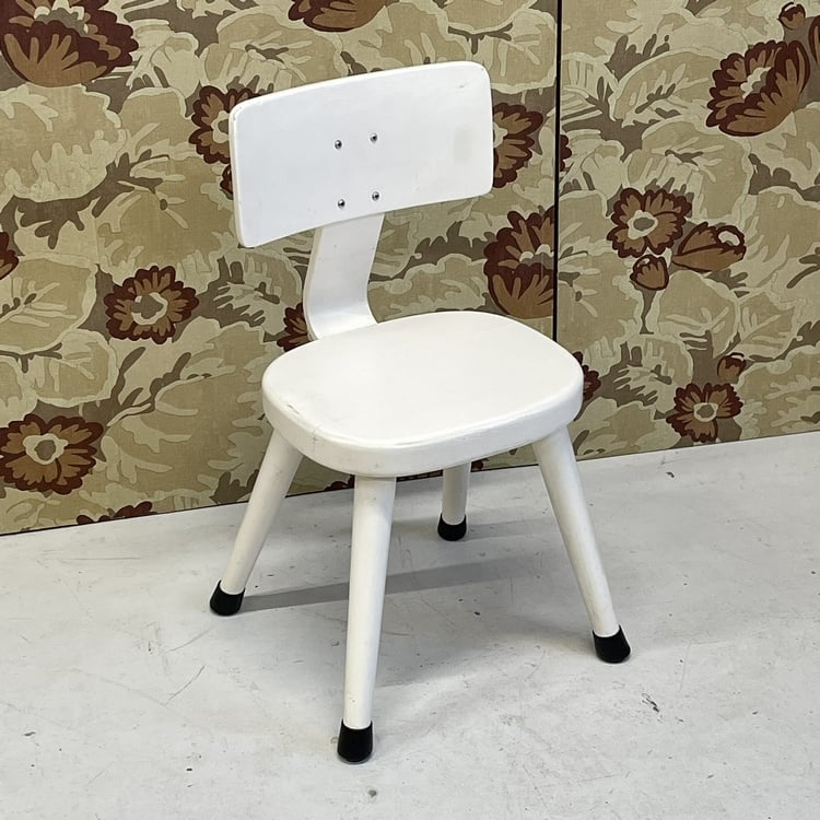 Wit Vintage Schoolstoeltje Retro Schuine Pootjes image 2