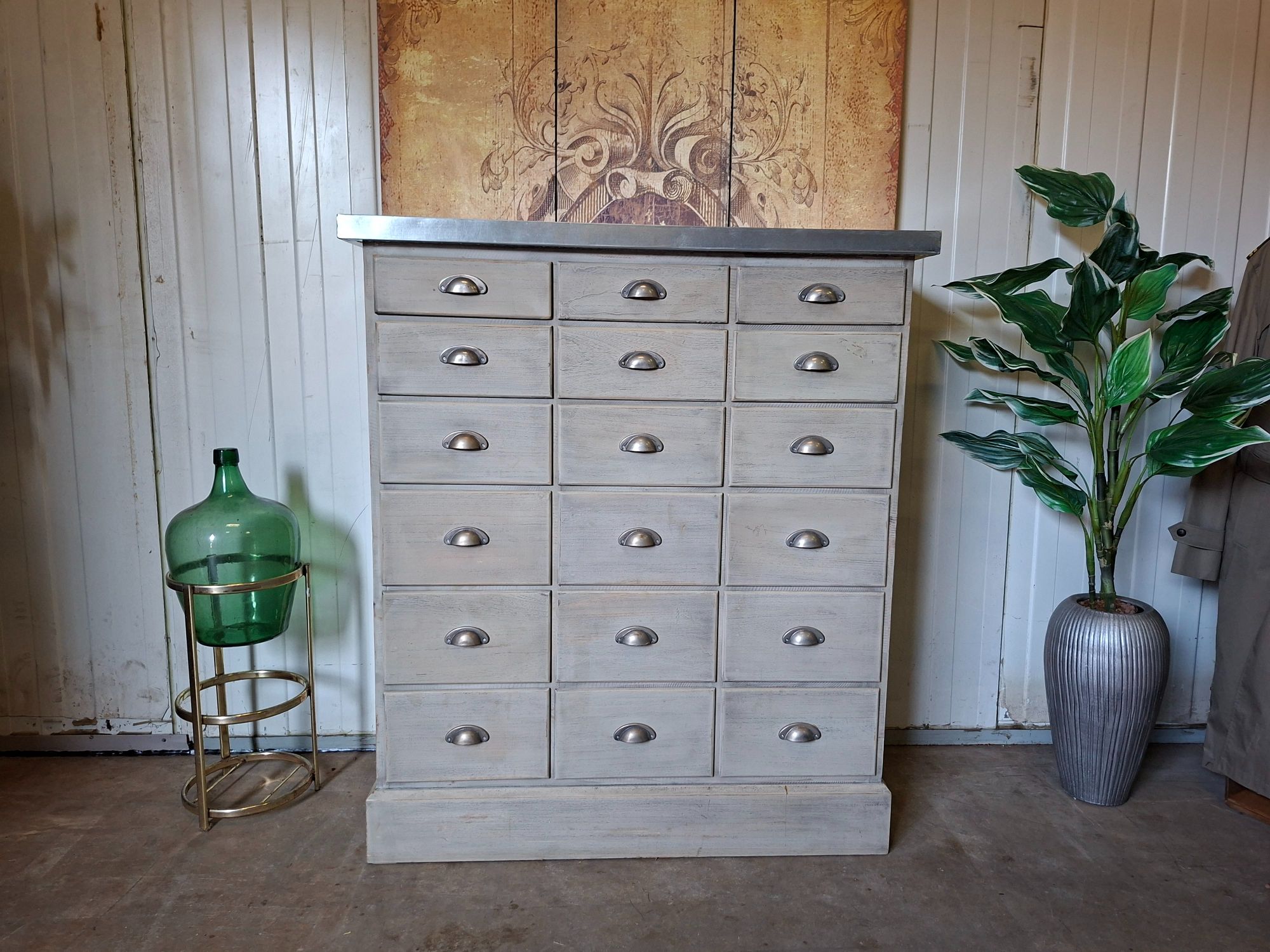 Landelijk Ladekast, Apothekerskast, Archiefkast, Met Metalen Bovenblad Lichte Transportschade Afm. 105x42 En 120cm Hoog. image 2