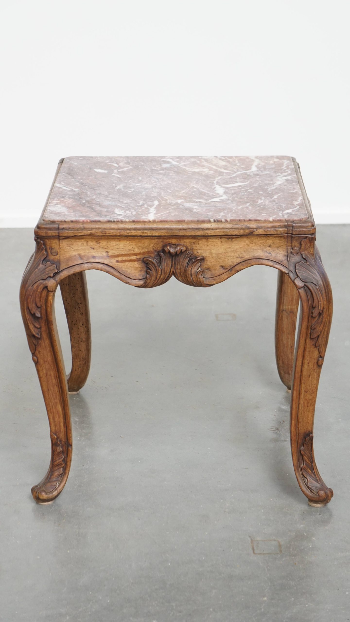 Geweldig Antiek Frans Eind 18e Eeuws Vierkant Bijzettafeltje Met Een Houten Frame image 8