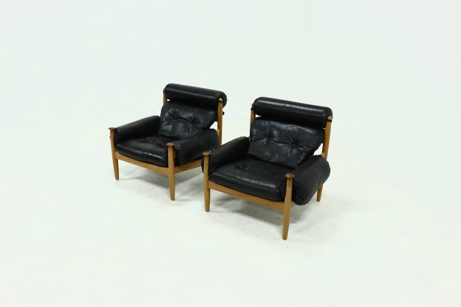 Pair Of Scandinavian Lounge Chairs By Eric Merthen For Ire Möbler 1960s image 2