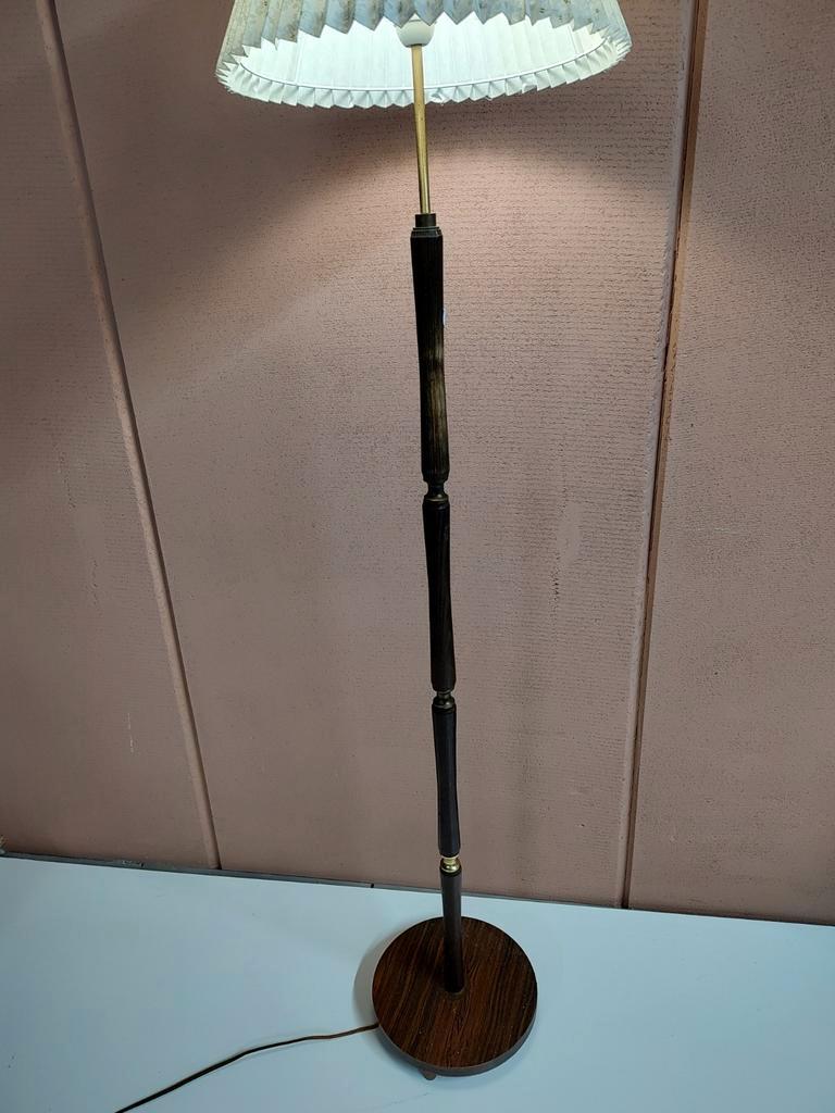 Elegante Staande Lamp Met Geplooide Kap image 9