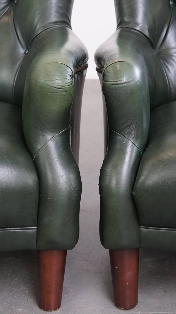 Zeer Charmante Set Van 2 Groene Rundleren Chesterfield Fauteuils In Engelse Stijl image 9