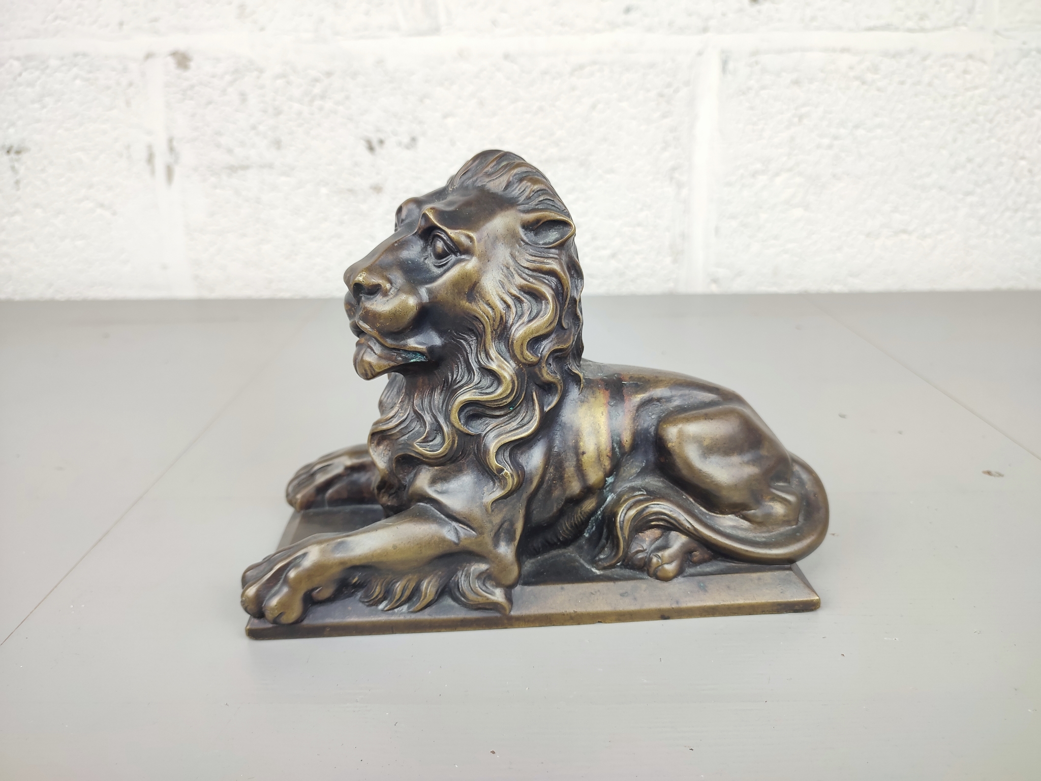 Bronzen Beeld Van Een Leeuw image 4