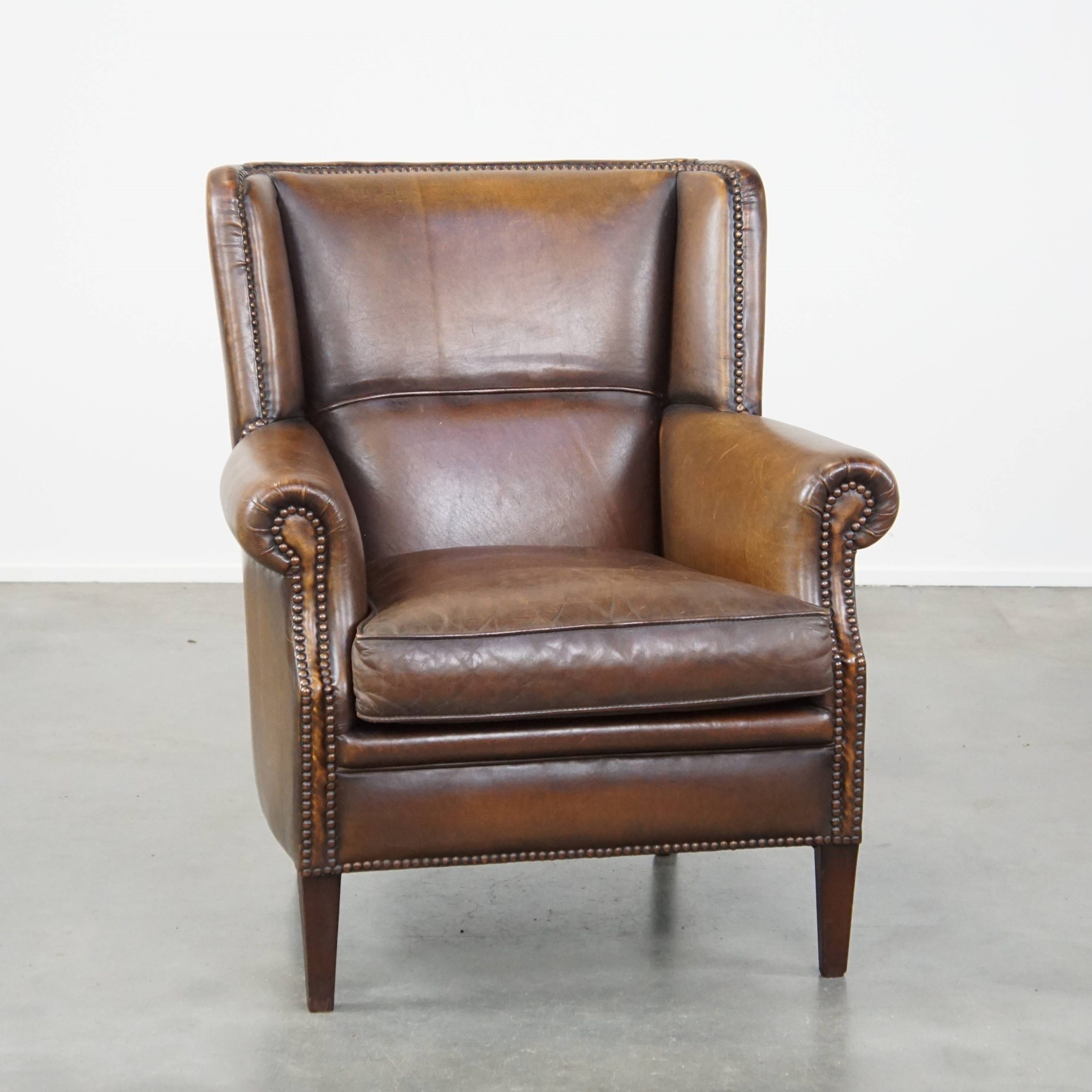 Subtiele, Comfortabele En In Goede Staat Verkerende Donkere Schapenleren Fauteuil Met Een Correct image 2