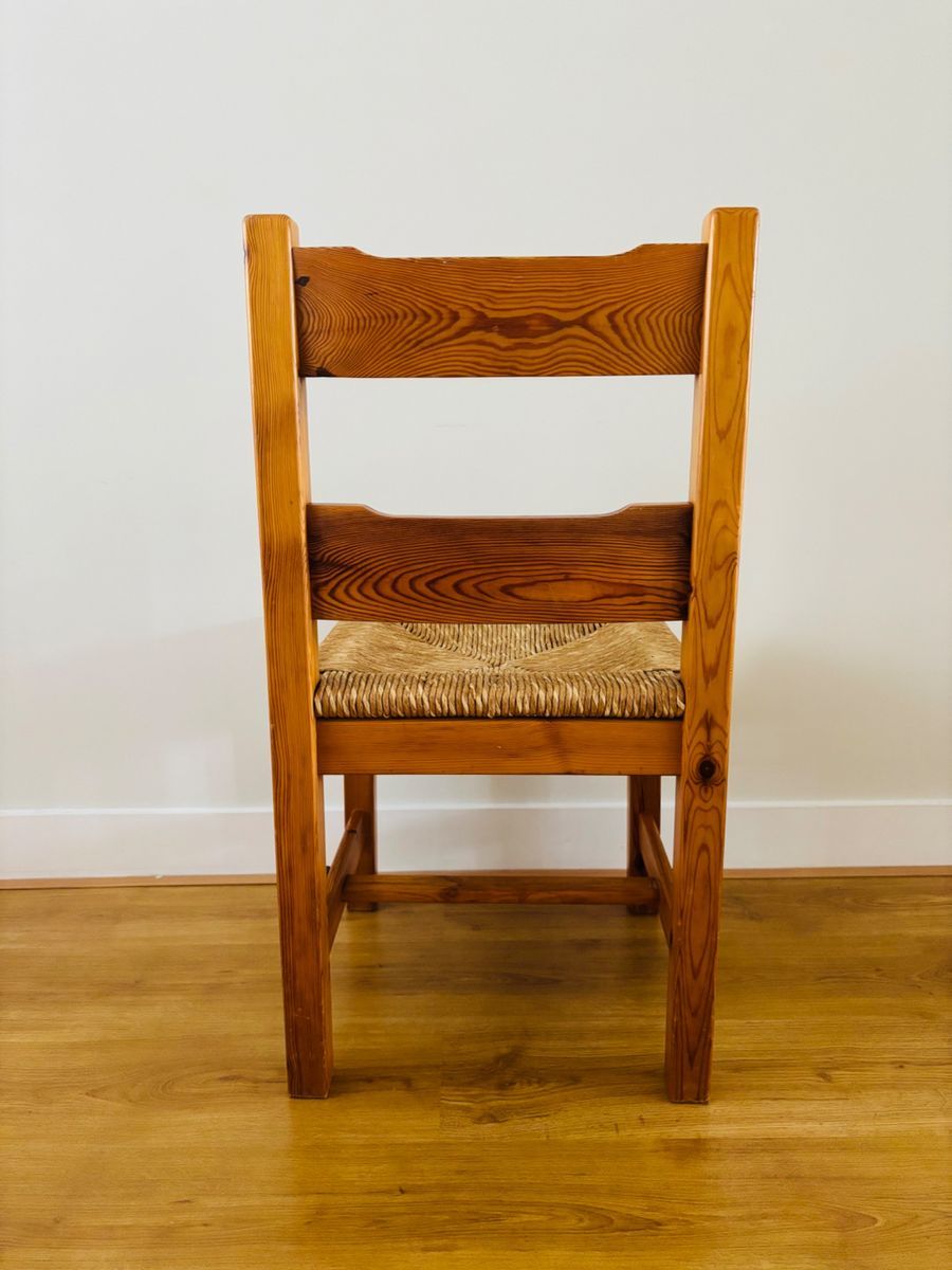 Set Van 4 Vintage Massief Grenenhouten Stoelen Met Biezen Zitting image 5