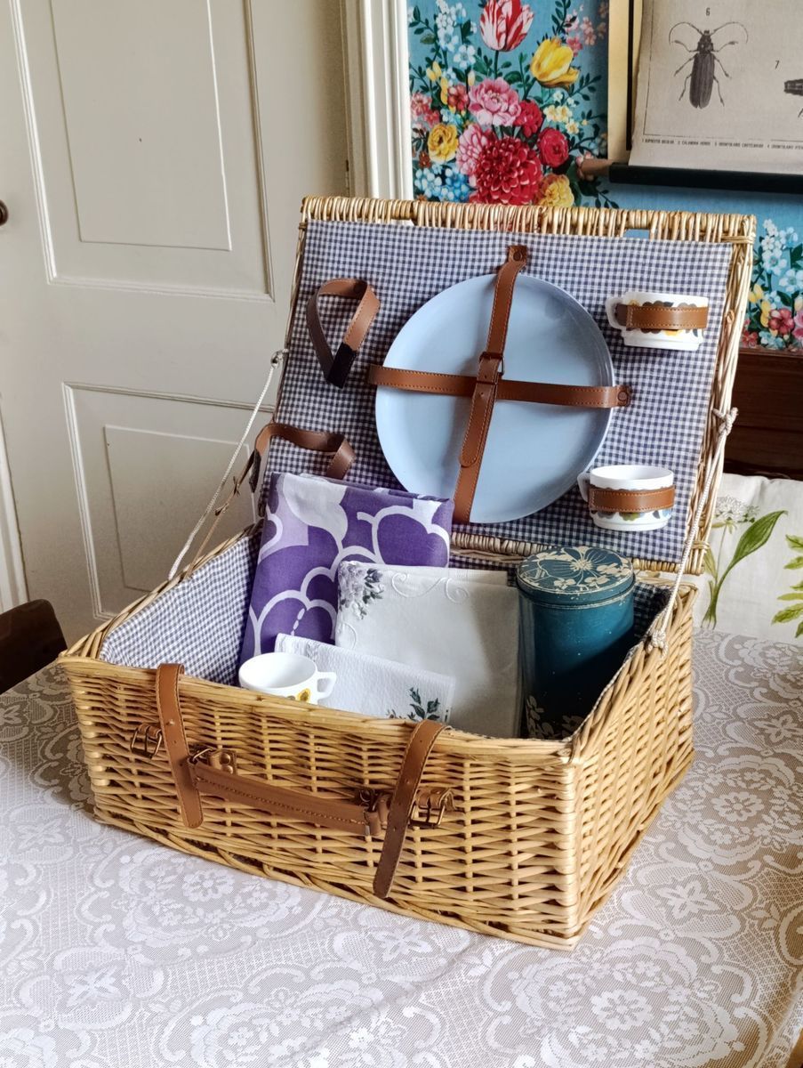 Vintage Unieke Picknickmand, Met Liefde Gerestyled image 6