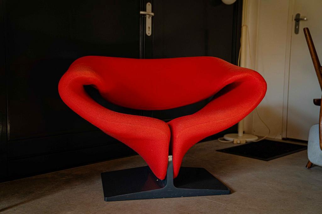 Artifort Ribbon Chair image 2