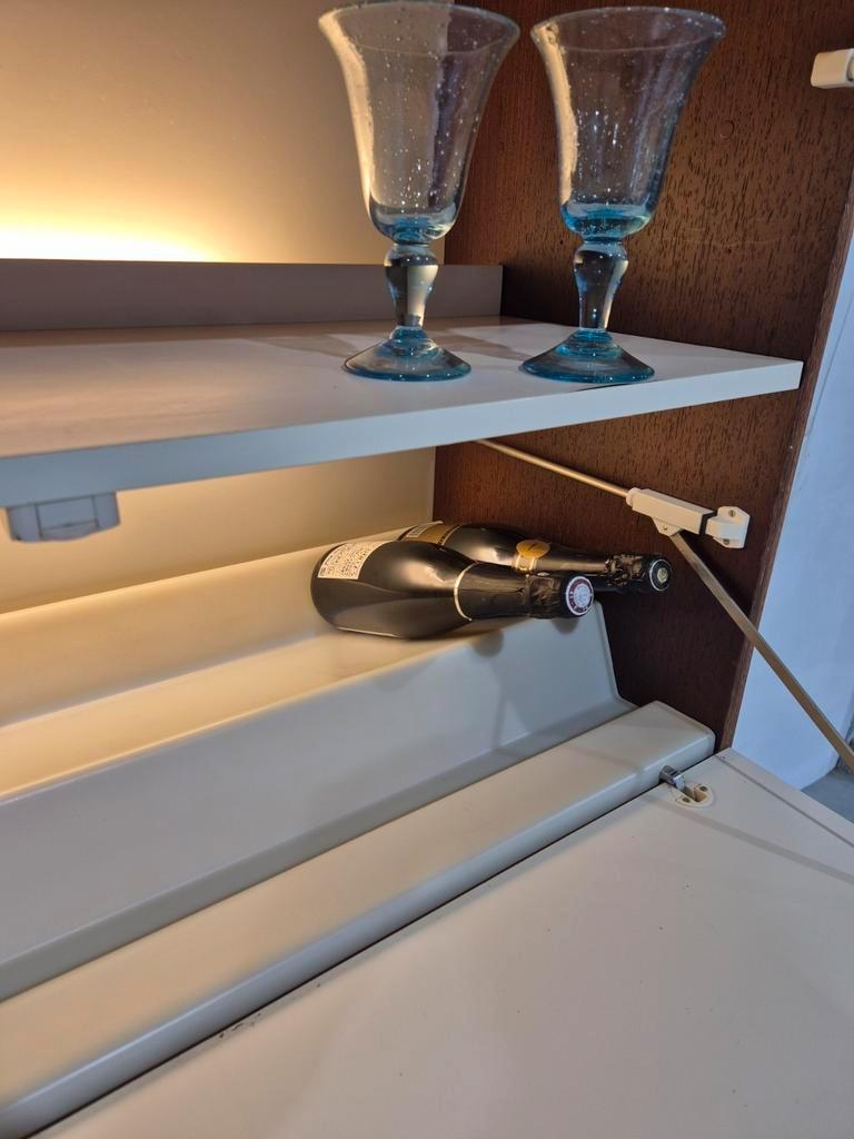 Pastoe Vintage Kast Met Bar En Licht Design image 5