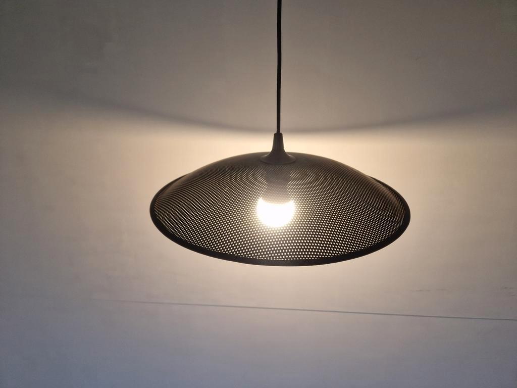 Postmoderne Vintage Geperforeerd Metaal Hanglamp Zwart. image 5