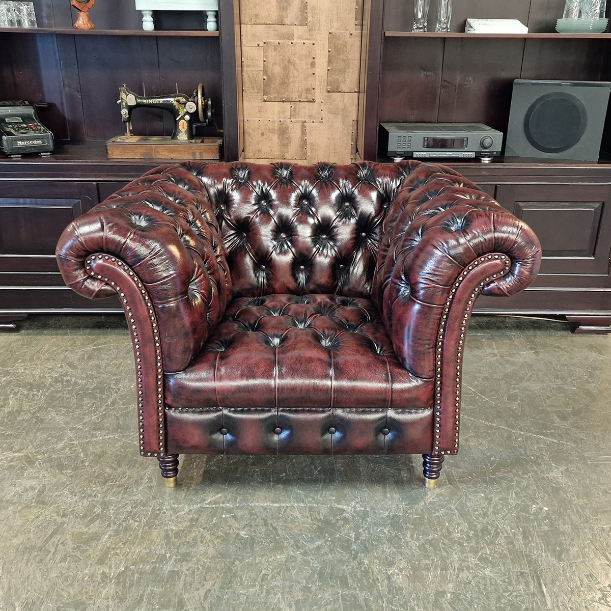 Chesterfield Medburn Fauteuil - Antiek Rood Met Knopenzit image 3