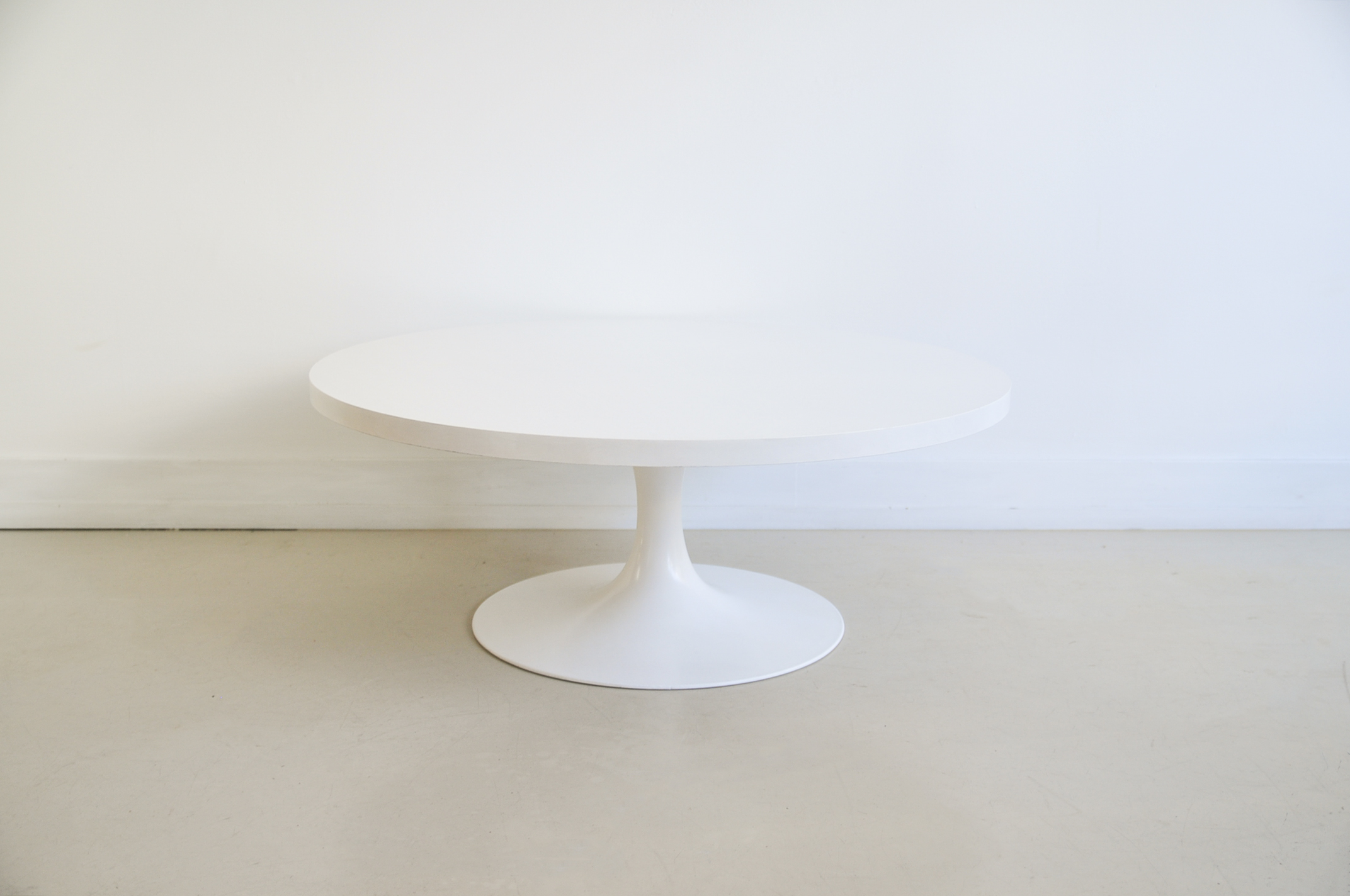 Witte Tulip Salontafel Maurice Burke Voor Arkana image 2