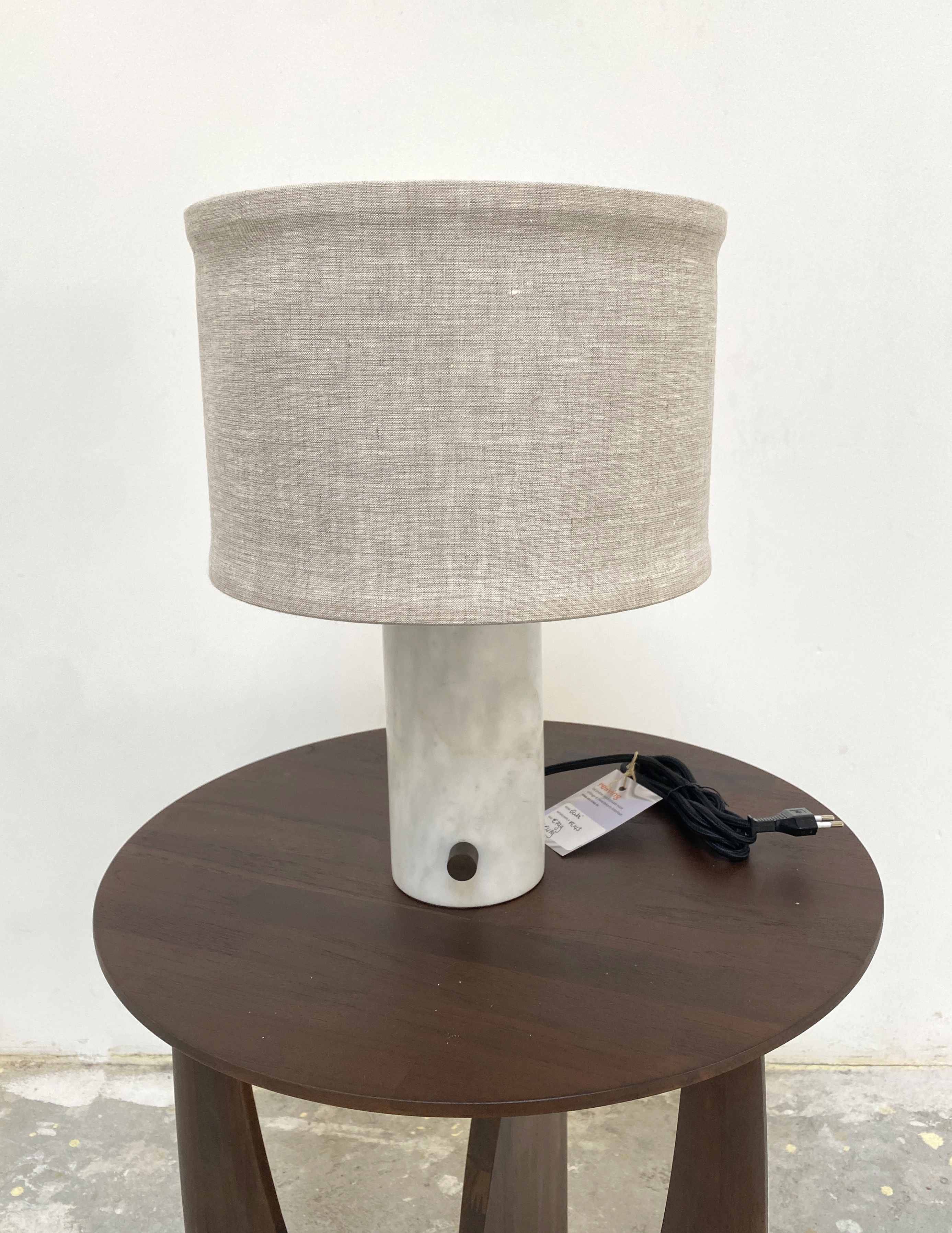 Gubi | Gravity Tafellamp Large Wit Marmer/canvas image 2