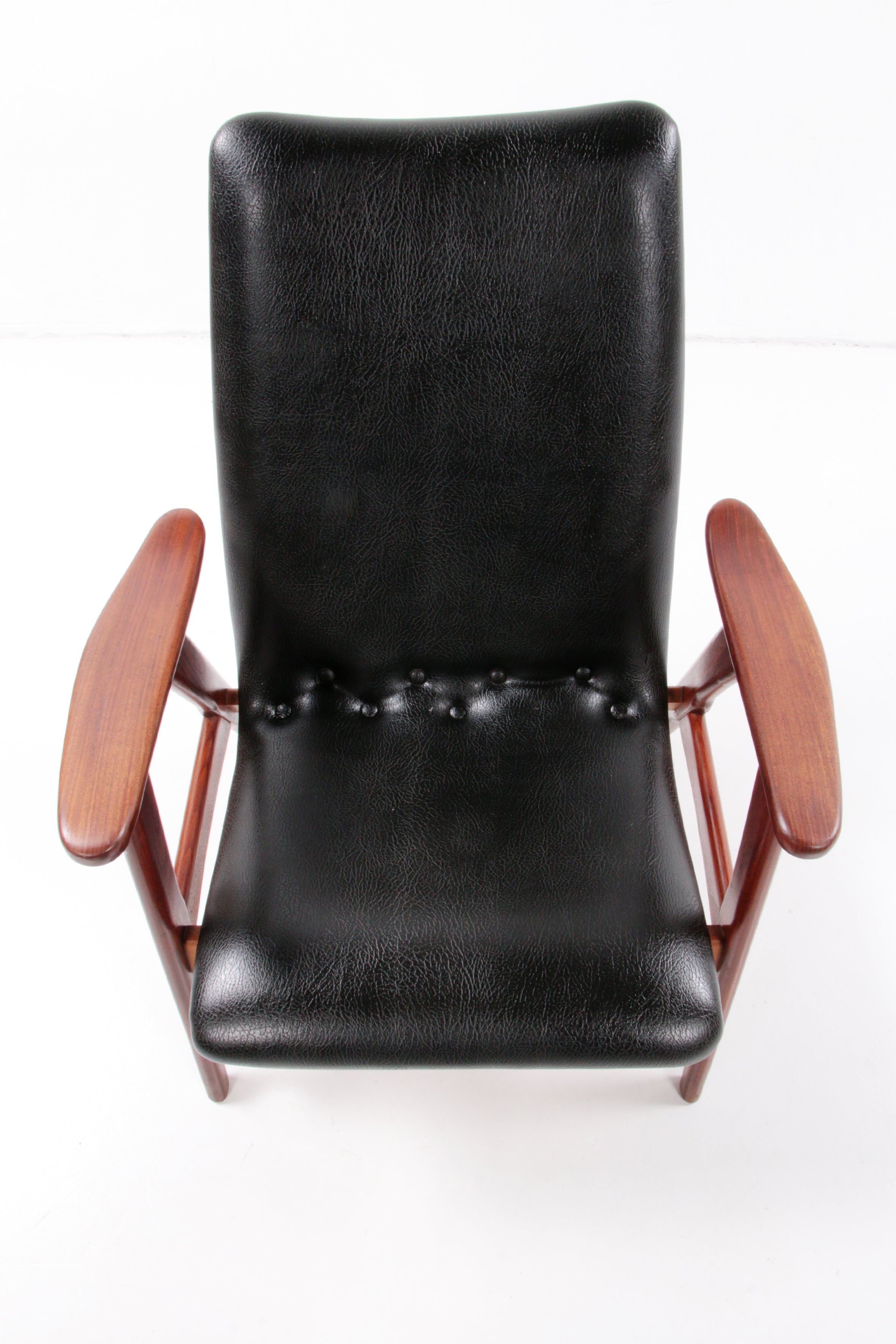 bekijk-louis-van-teeffelen-fauteuil-zwart-skai-leer-voor-w-b-op-reliving