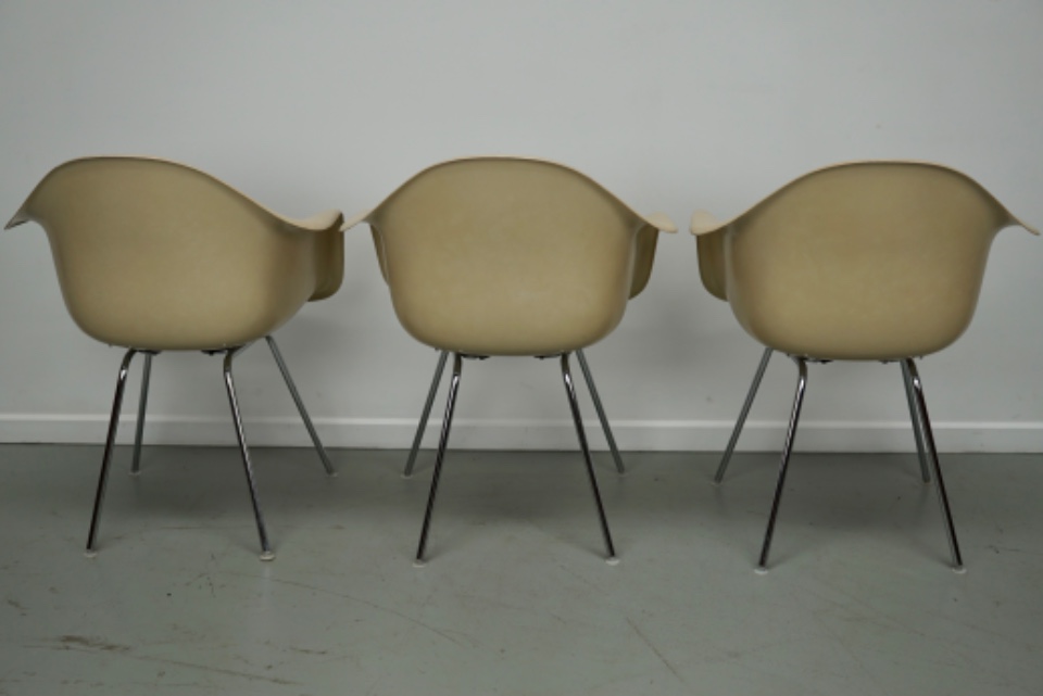 Set Of Three Parchment Fiberglass Dax Armchairs Eames For Herman Miller / Vitra image 12