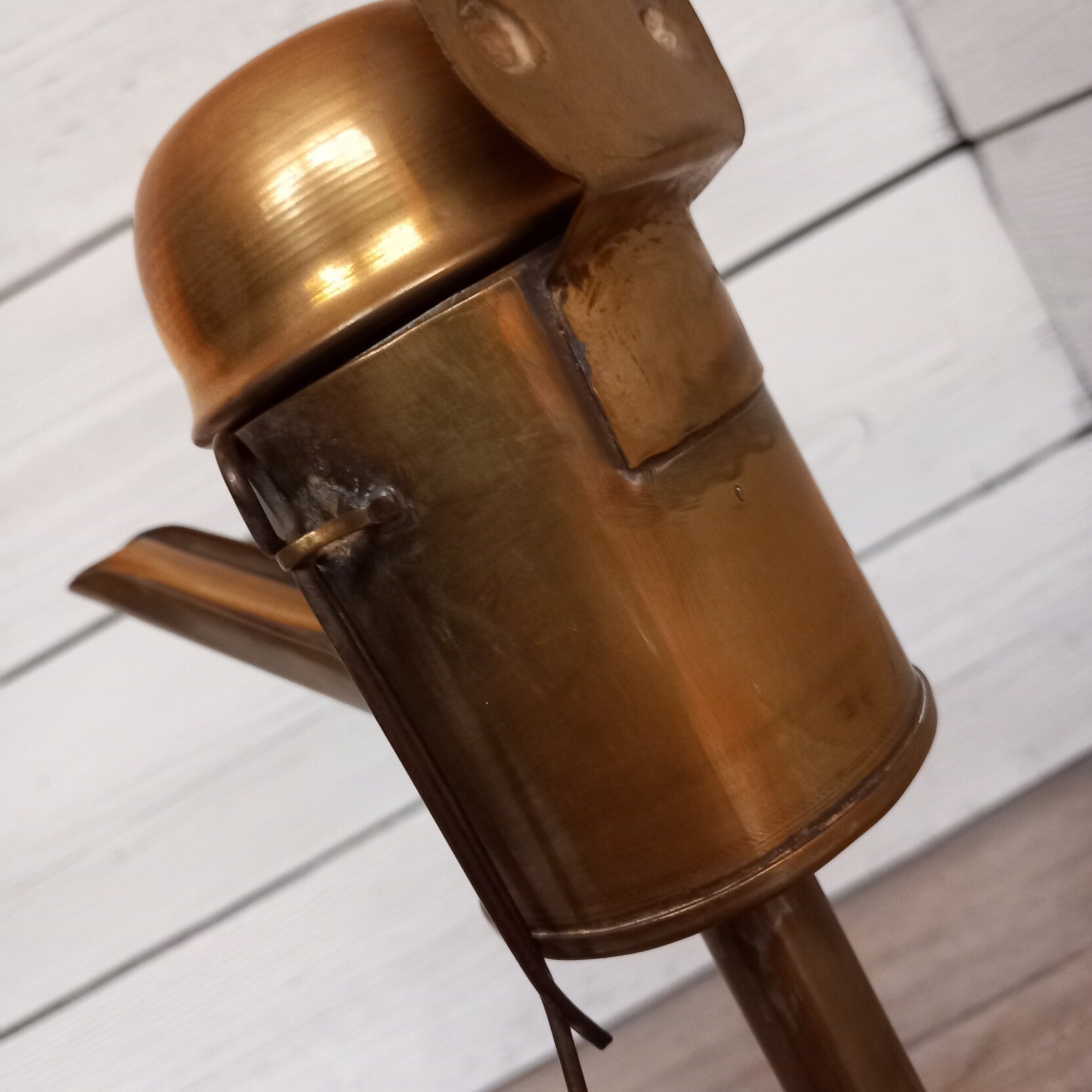 Geelkoperen Olielamp, Ook Wel Snotneus Genoemd. image 2