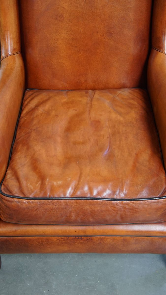 Luxe En Comfortabele Schapenleren Armchair Met Hoge Rug, Zwarte Biezen En Een Tijdloos Design image 6