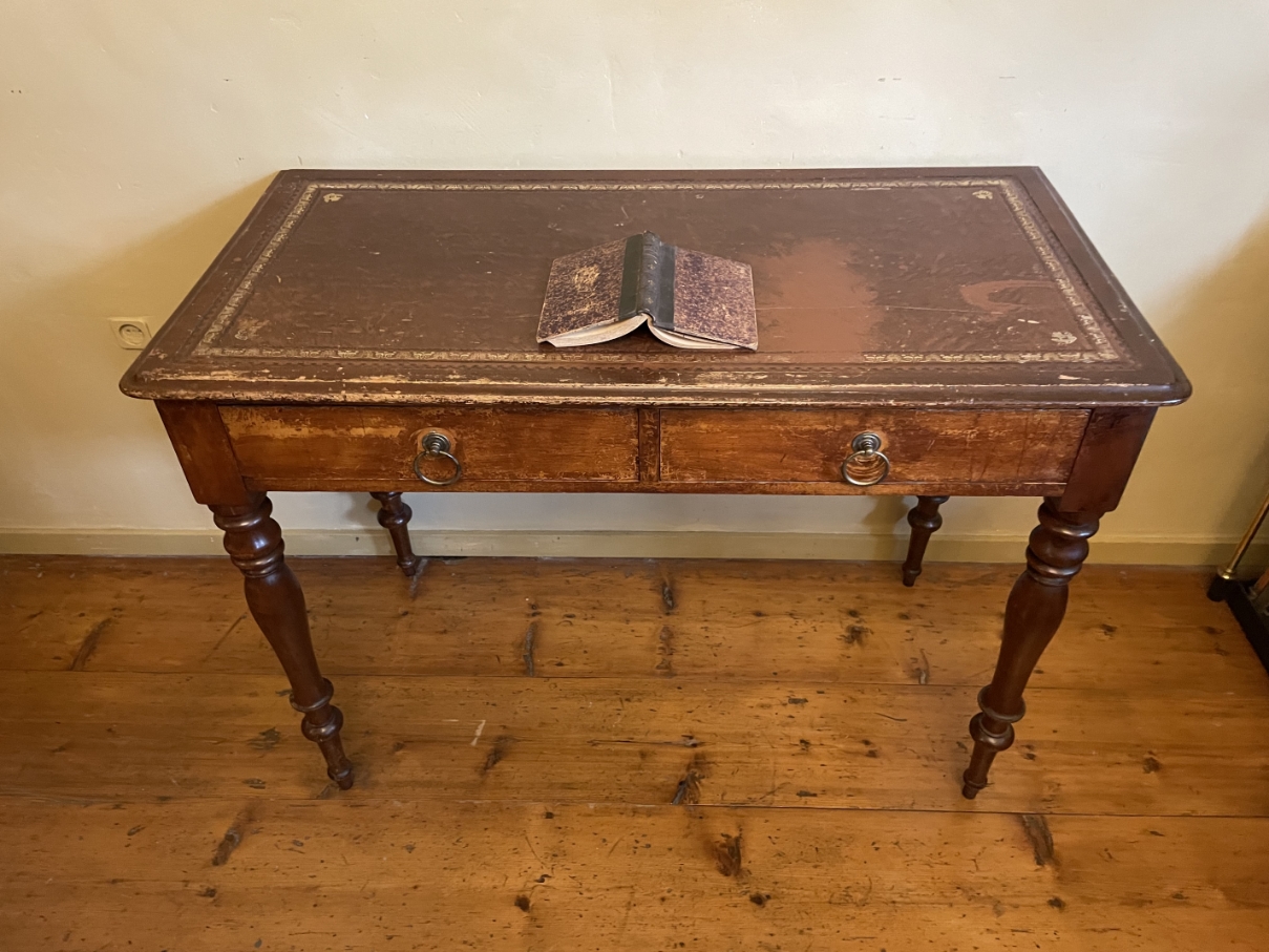 Magnifiek Bureau Werktafel Leer En Ingelegd Met Bladgoud 19e Eeuws Frans image 7